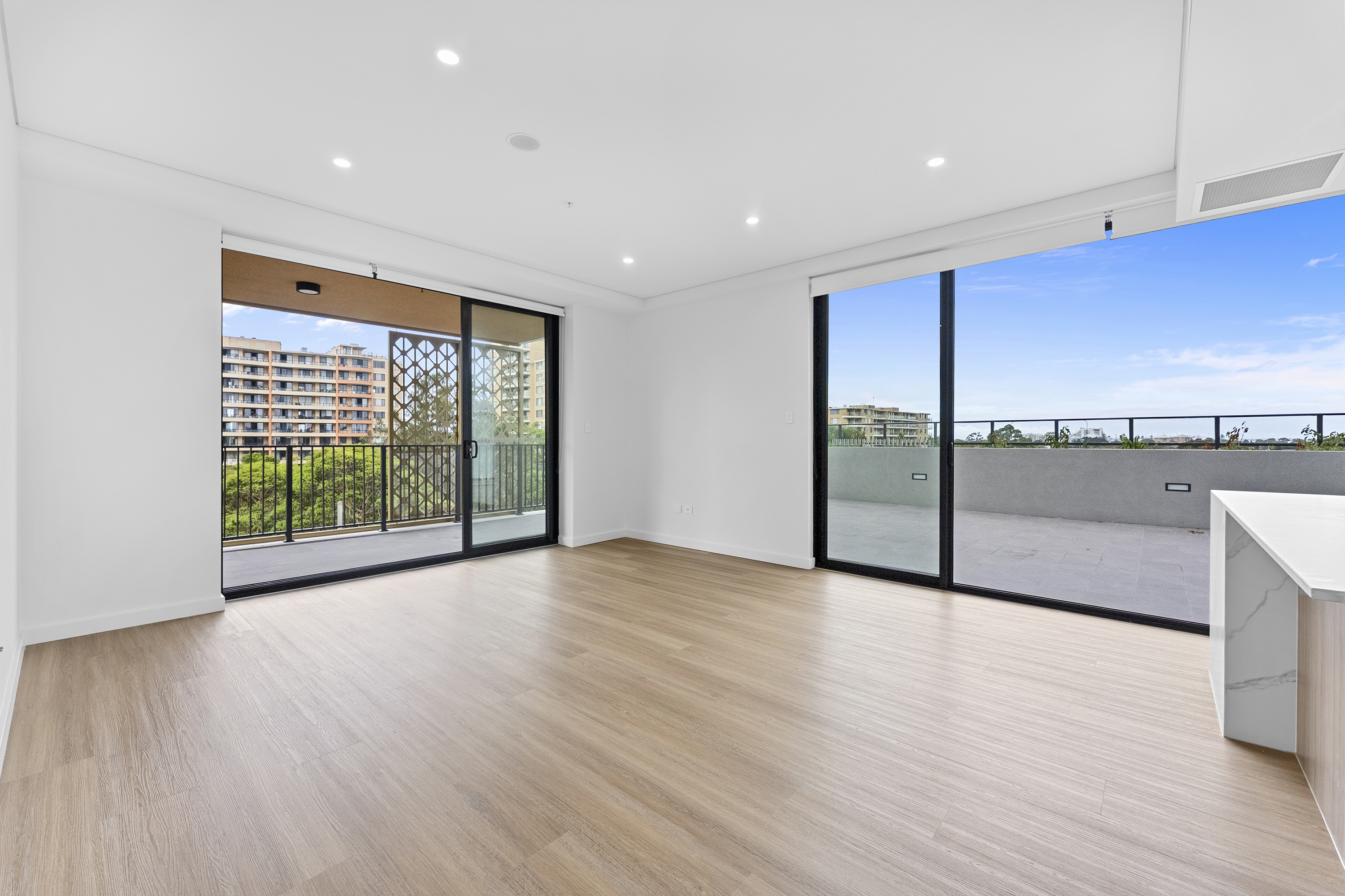 Image: STUNNING BRAND - NEW APARTMENT AT SERENITY GARDENS. HUGE 169 Sqm