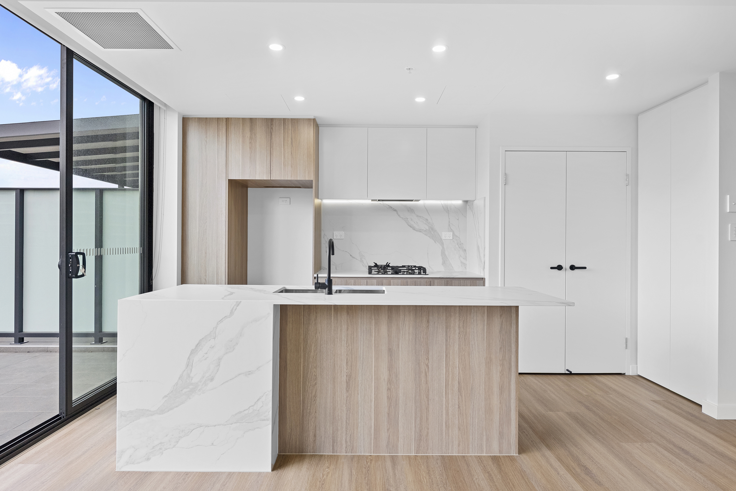 Image: STUNNING BRAND - NEW APARTMENT AT SERENITY GARDENS. HUGE 169 Sqm