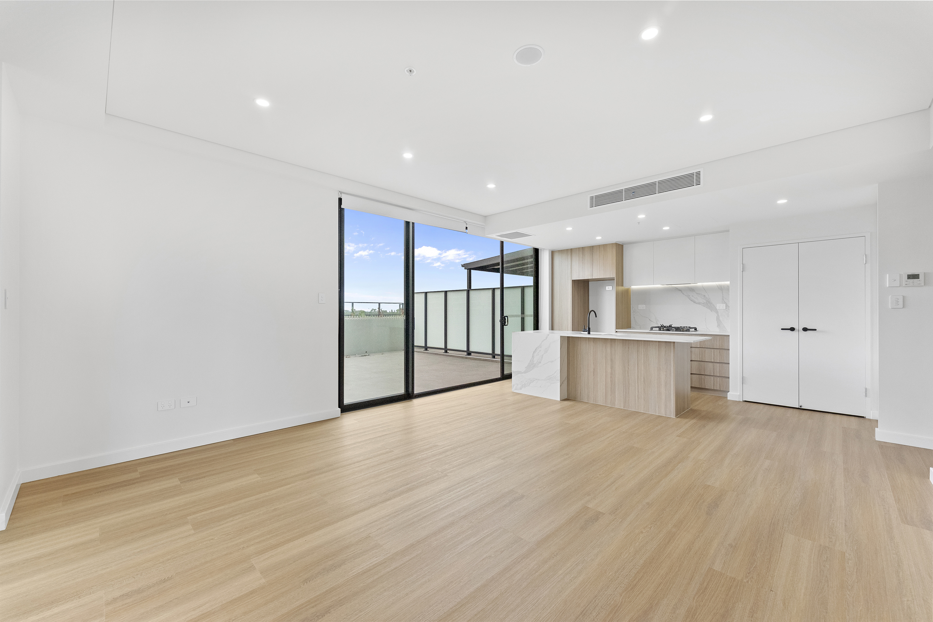 Image: STUNNING BRAND - NEW APARTMENT AT SERENITY GARDENS. HUGE 169 Sqm