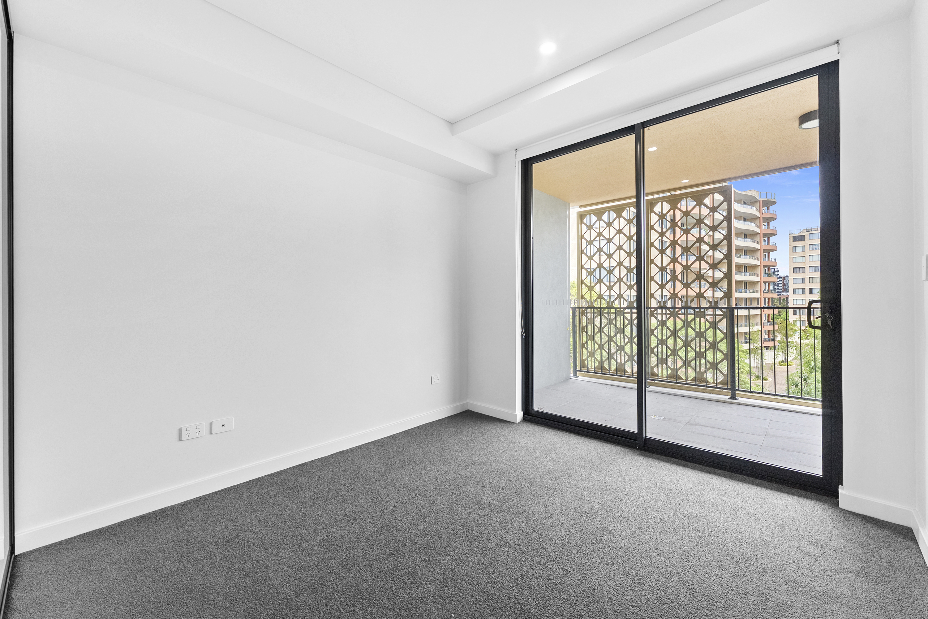 Image: STUNNING BRAND - NEW APARTMENT AT SERENITY GARDENS. HUGE 169 Sqm