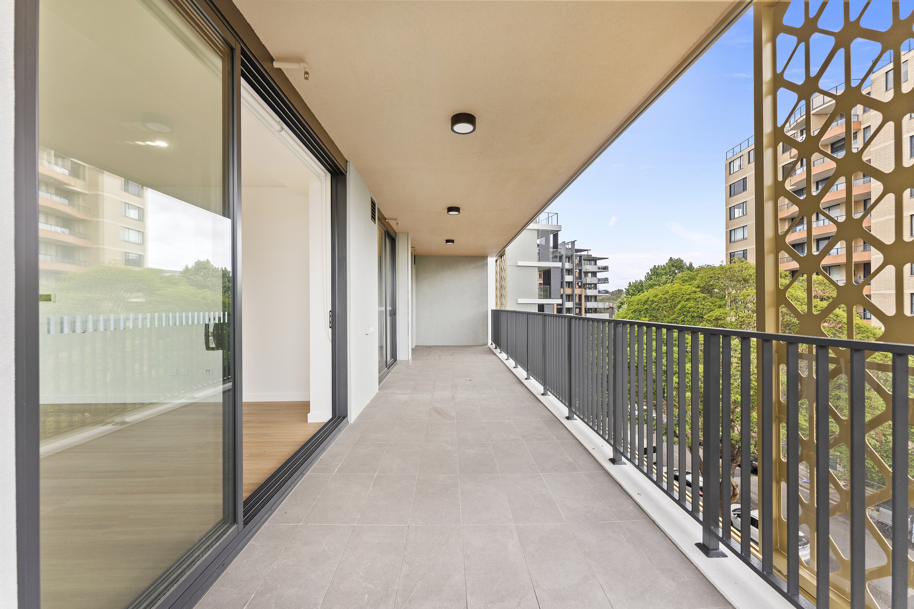 Image: STUNNING BRAND - NEW APARTMENT AT SERENITY GARDENS. HUGE 169 Sqm