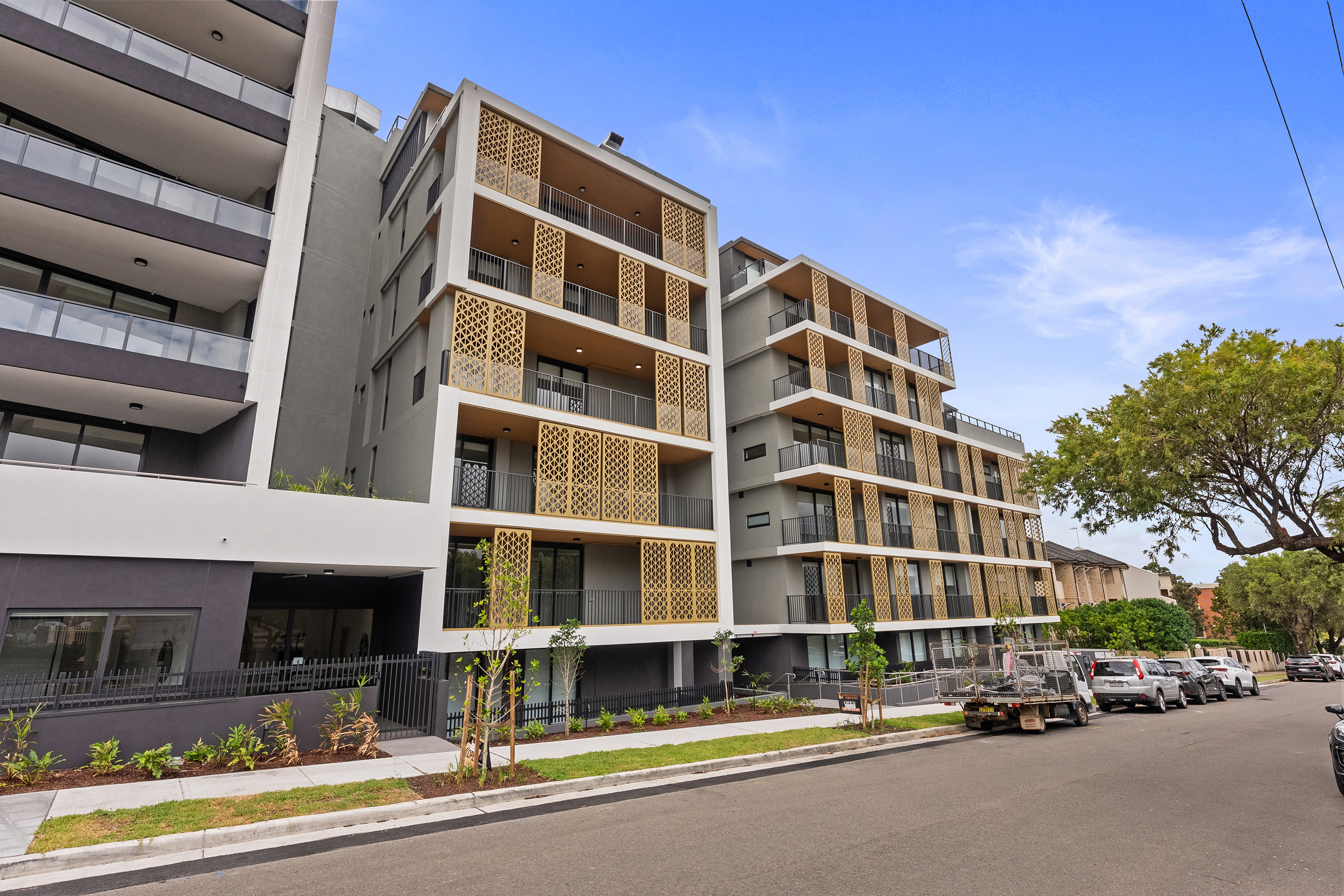 Image: STUNNING BRAND - NEW APARTMENT AT SERENITY GARDENS. HUGE 169 Sqm