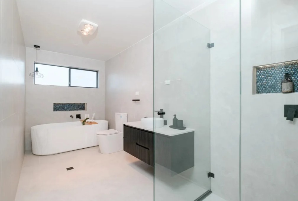 Image: Luxurious Family Home. One Bedroom Downstairs. Ready To Move In.