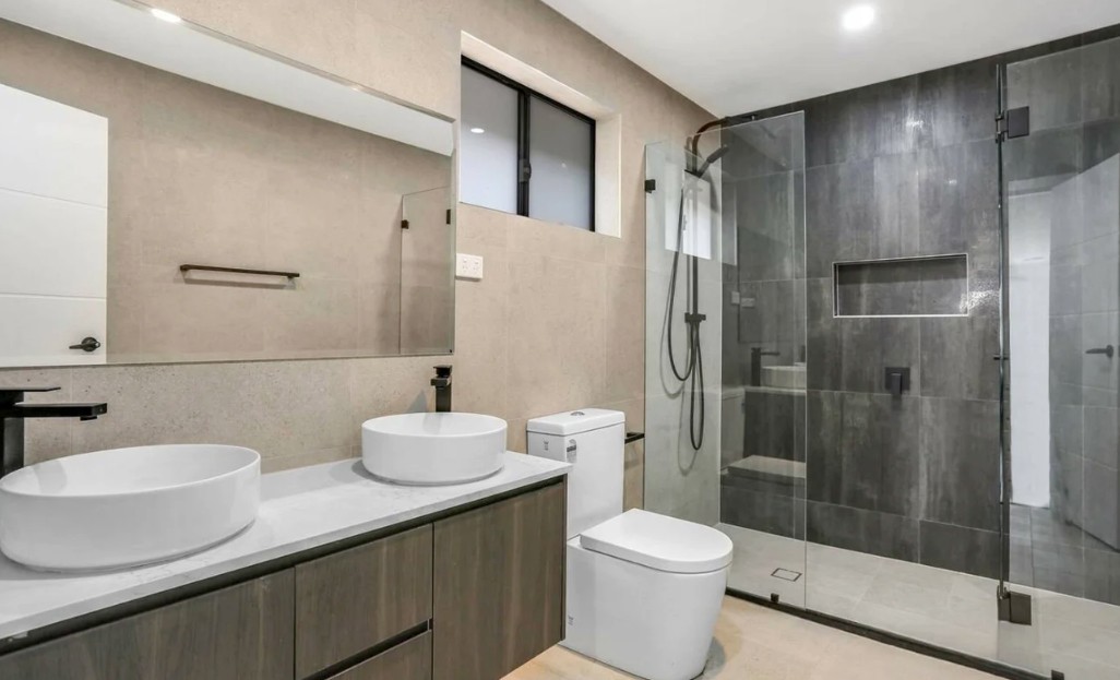 Image: Luxurious Family Home. One Bedroom Downstairs. Ready To Move In.