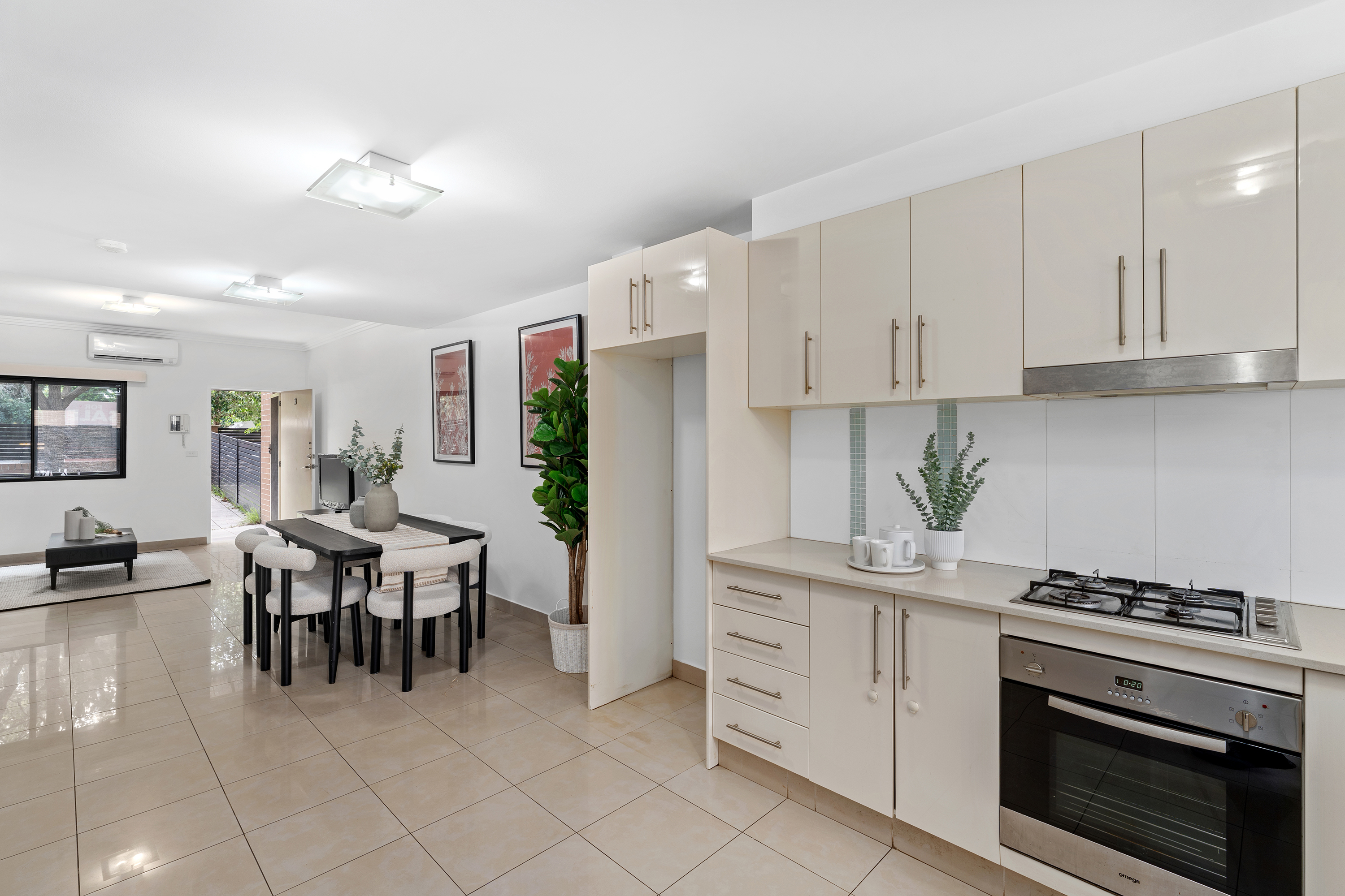 Image: Stylish & Convenient Living in the Heart of South Hurstville