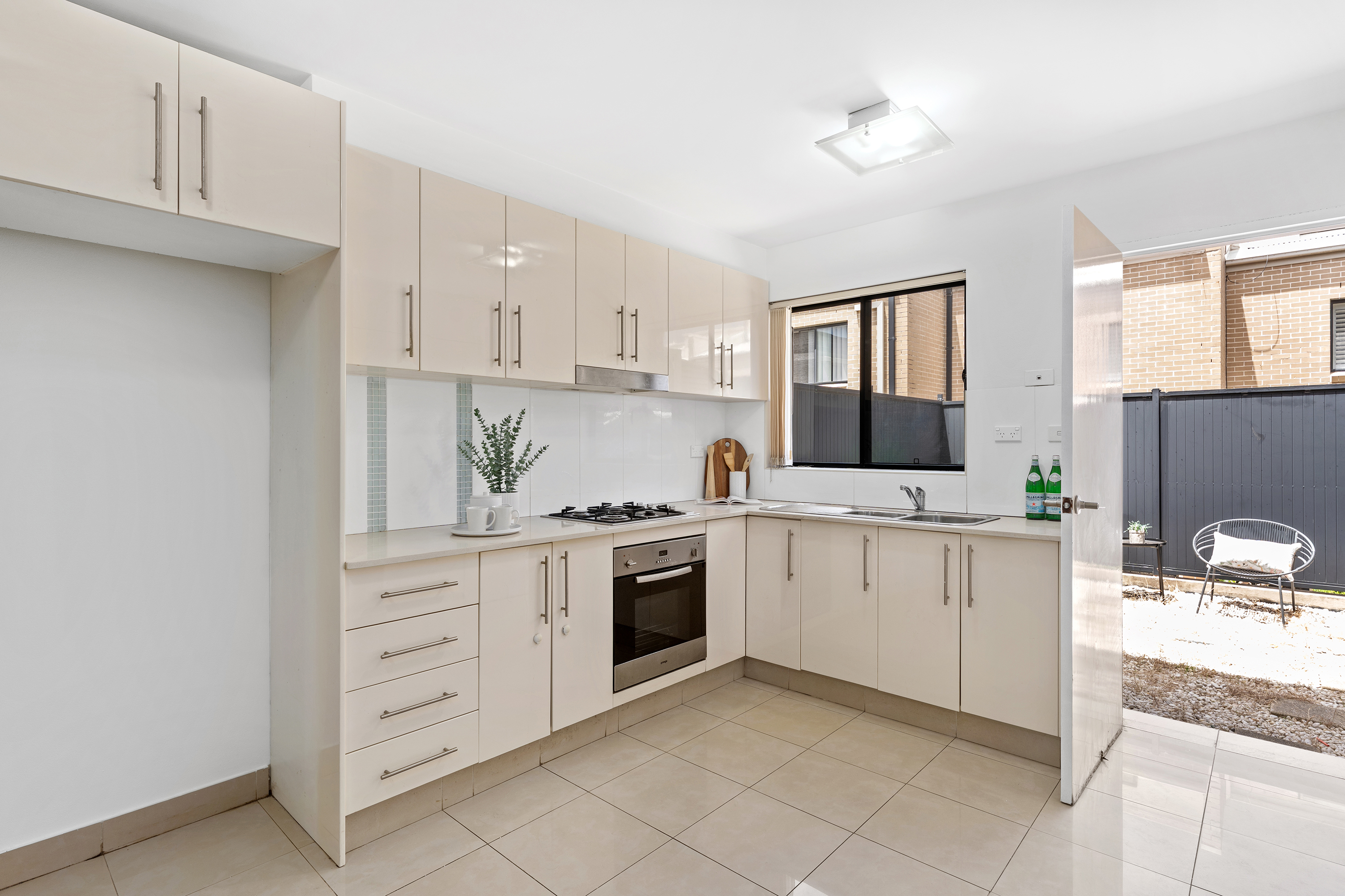 Image: Stylish & Convenient Living in the Heart of South Hurstville