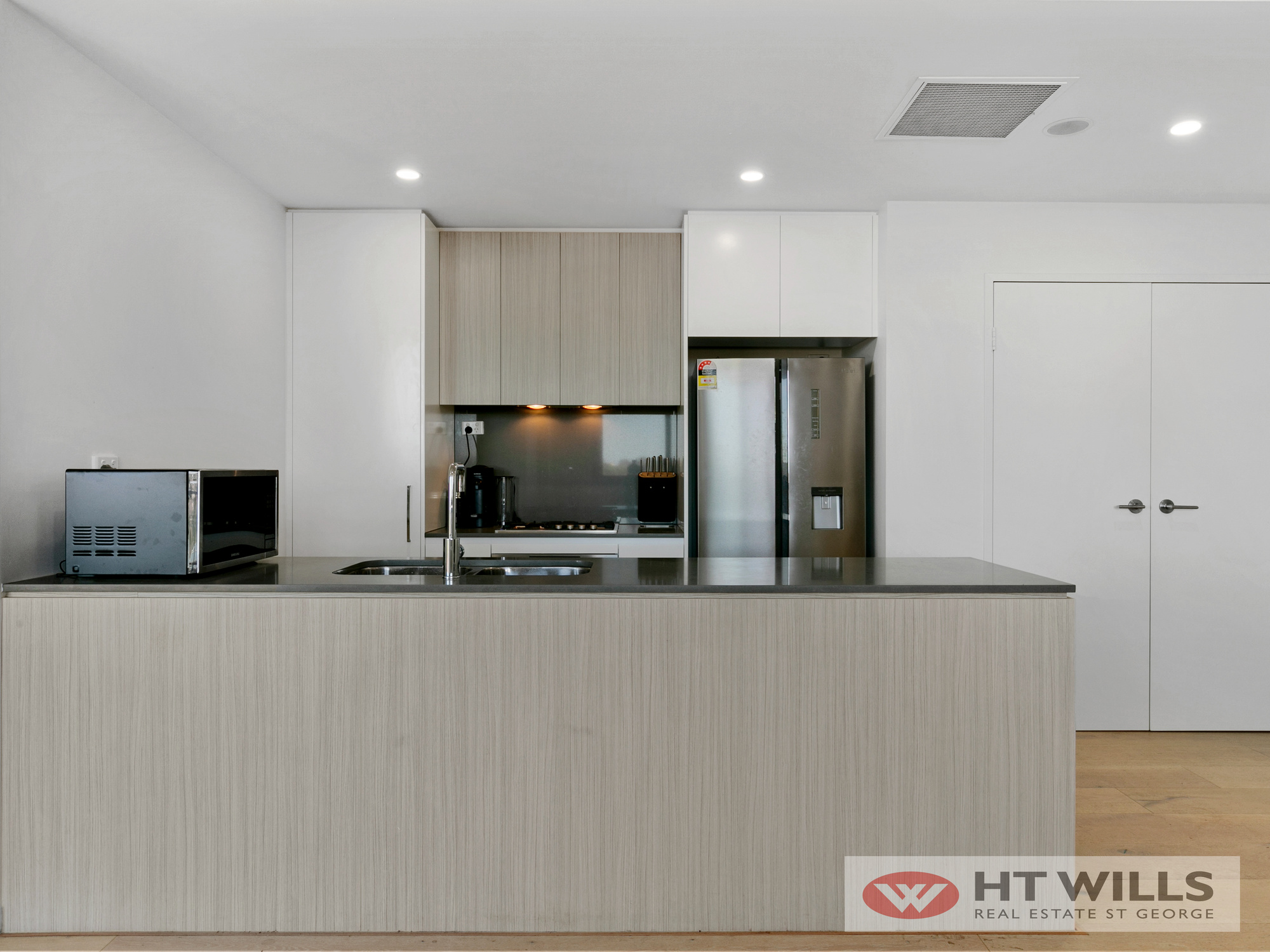 Well appointed 2 bedroom apartment - THE JUNCTION !