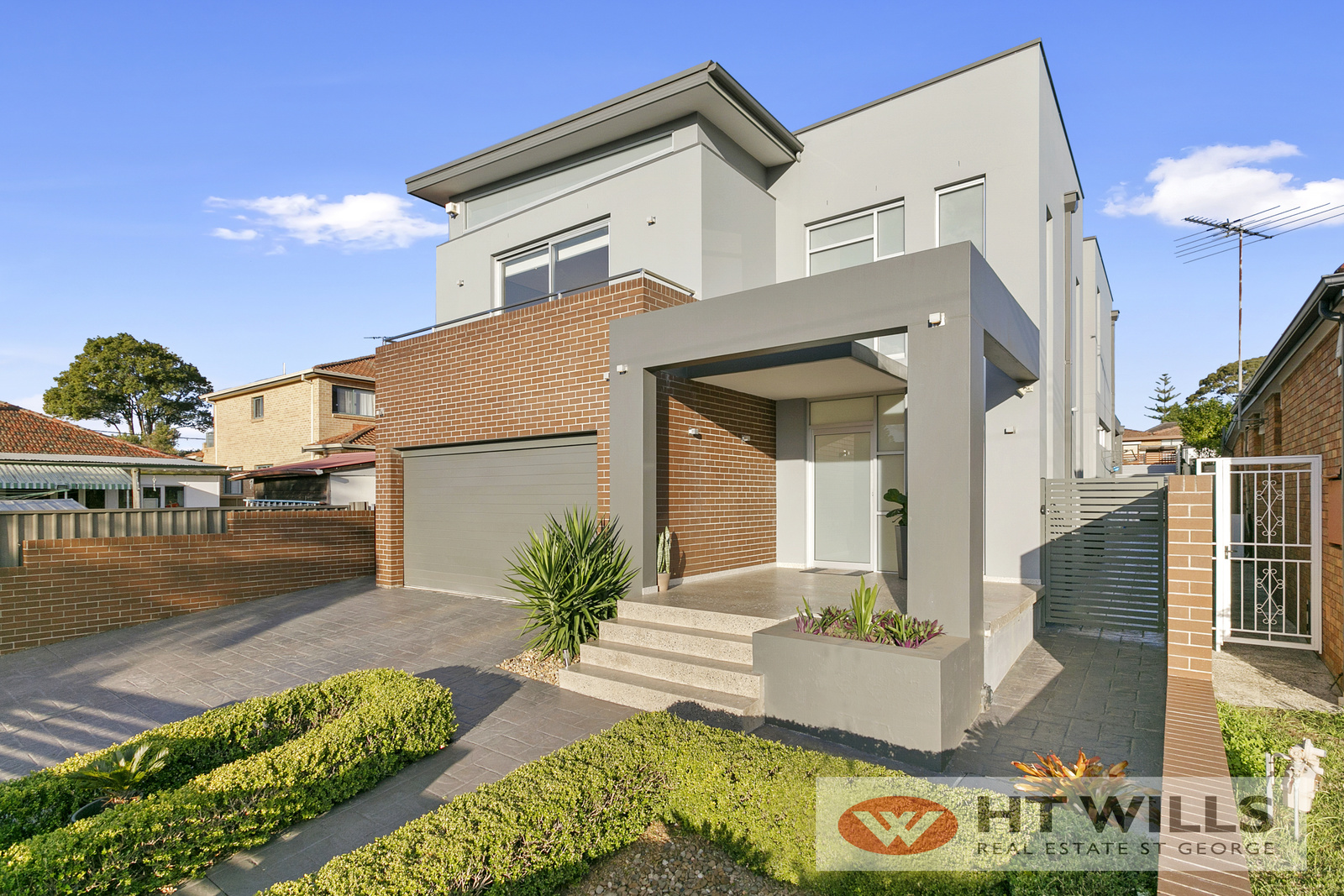 Impeccably Presented Master Built Home