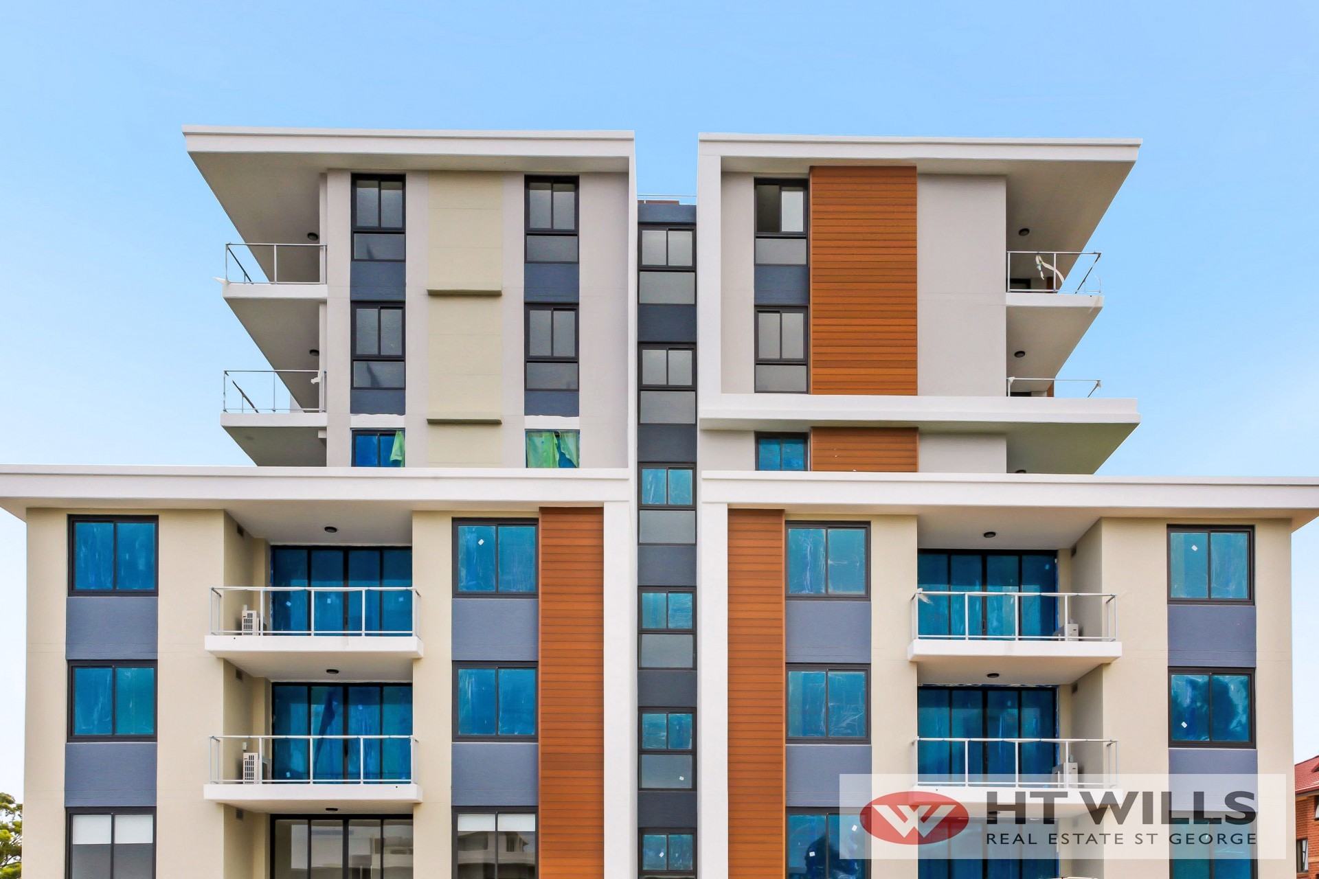 2 BED, 2 BATH, 2 CAR SPACE