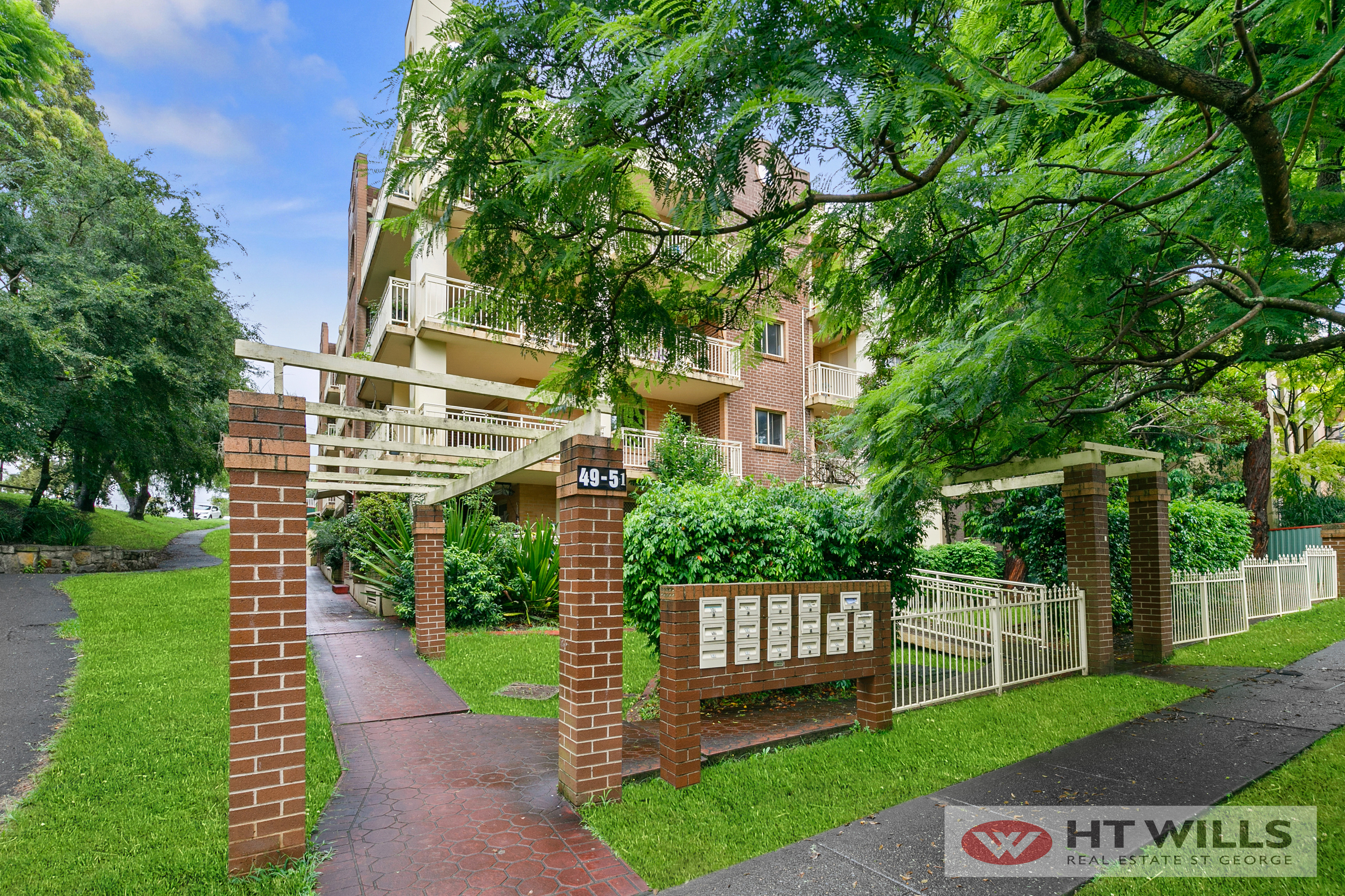 SPACIOUS APARTMENT OPPOSITE EMPRESS RESERVE Total 129 m2