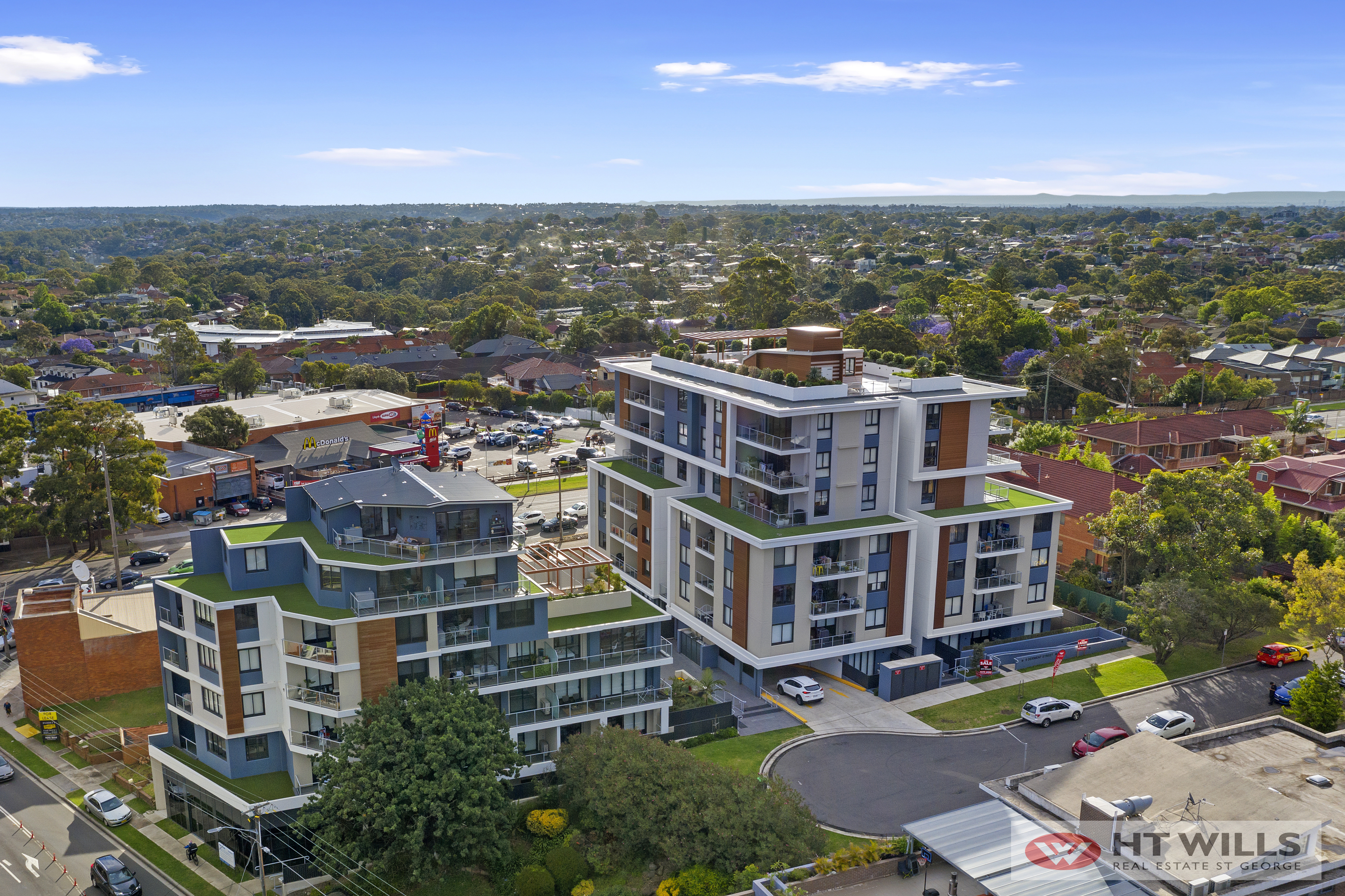 Image: Modern Ground Floor Apartment with Sunny North-Facing Courtyard