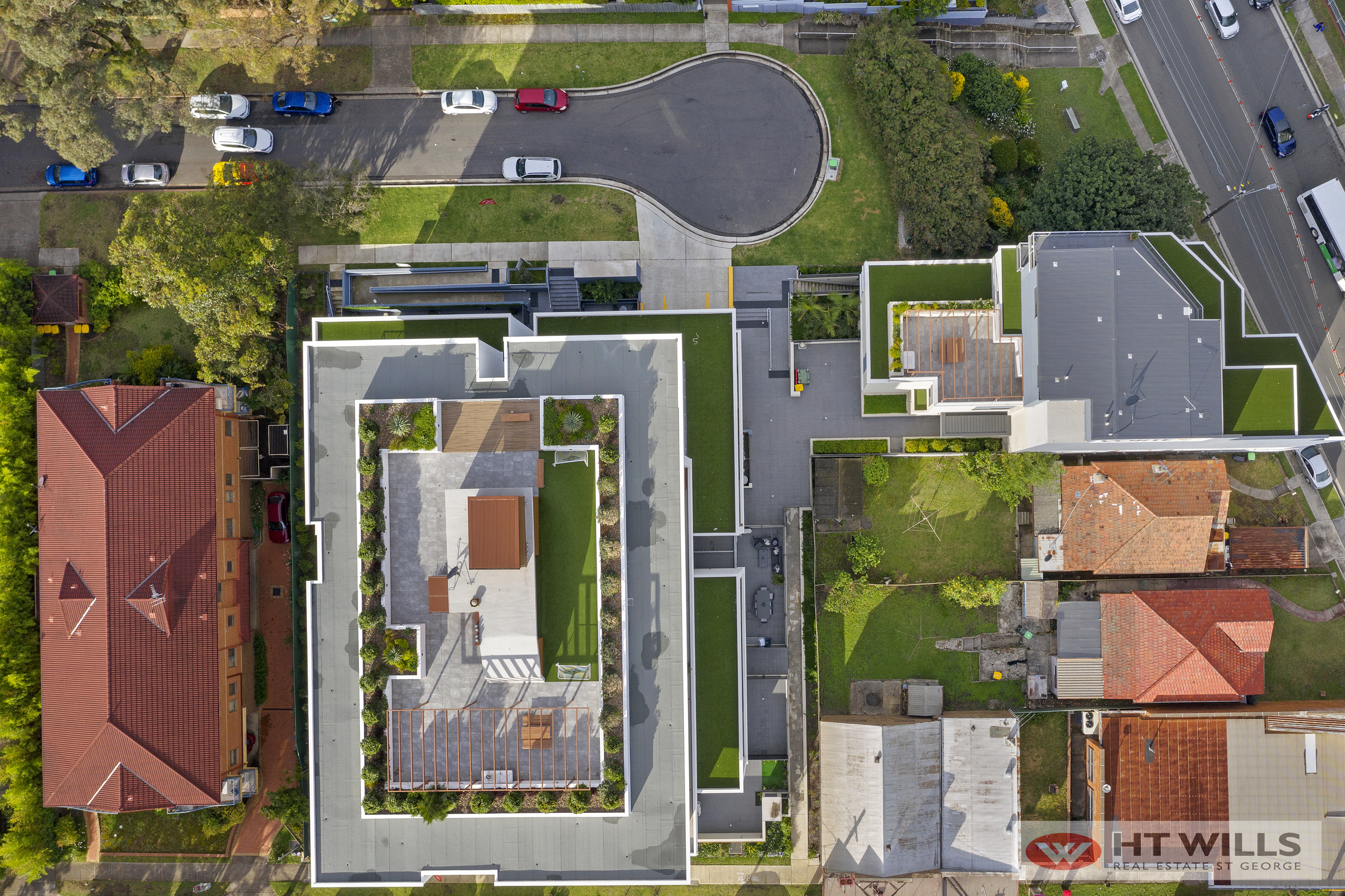Image: Modern Ground Floor Apartment with Sunny North-Facing Courtyard