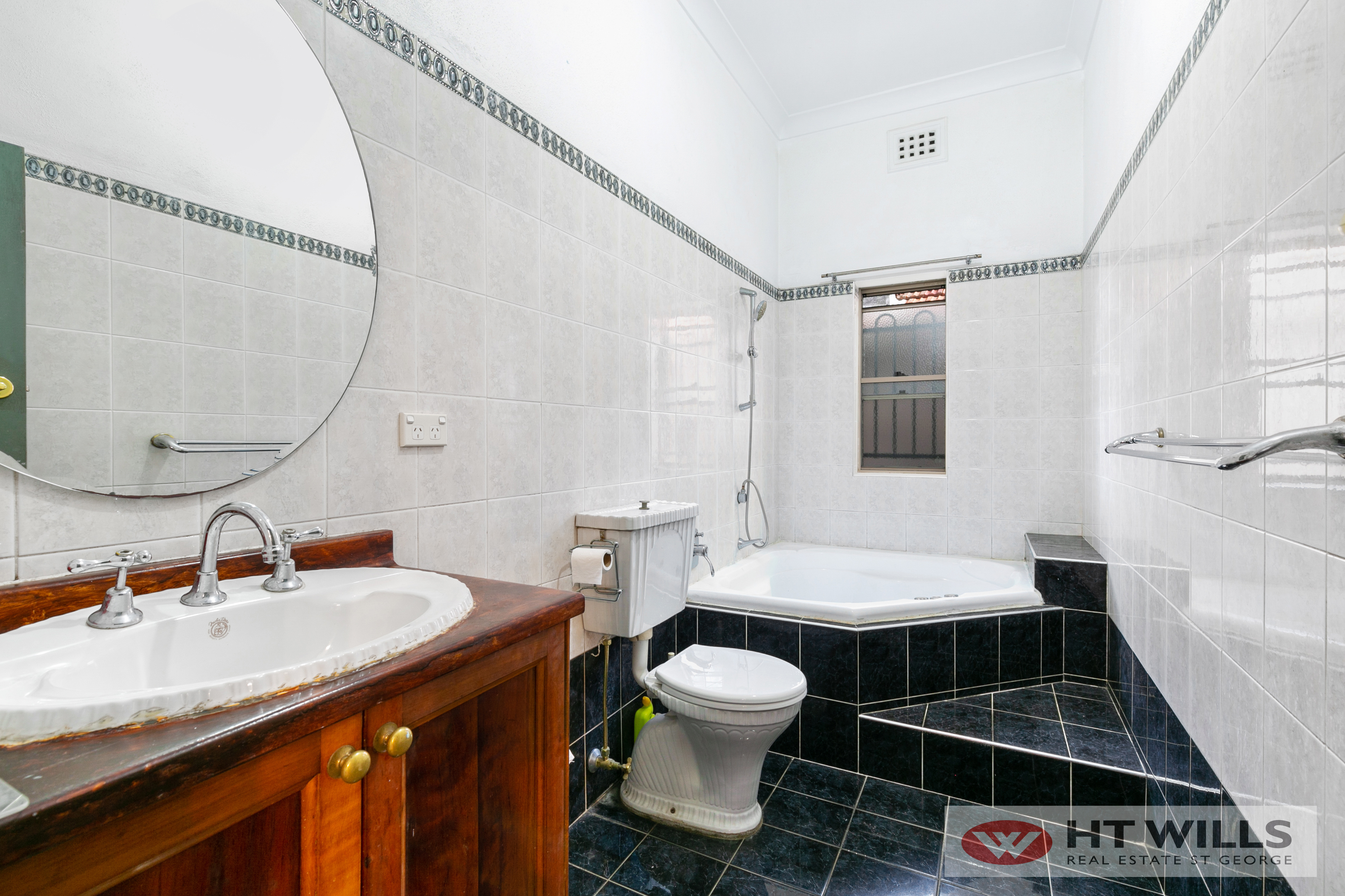 Image: SOLD BY JERRY KURZVEIL - CONTACT AGENT FOR DETAILS