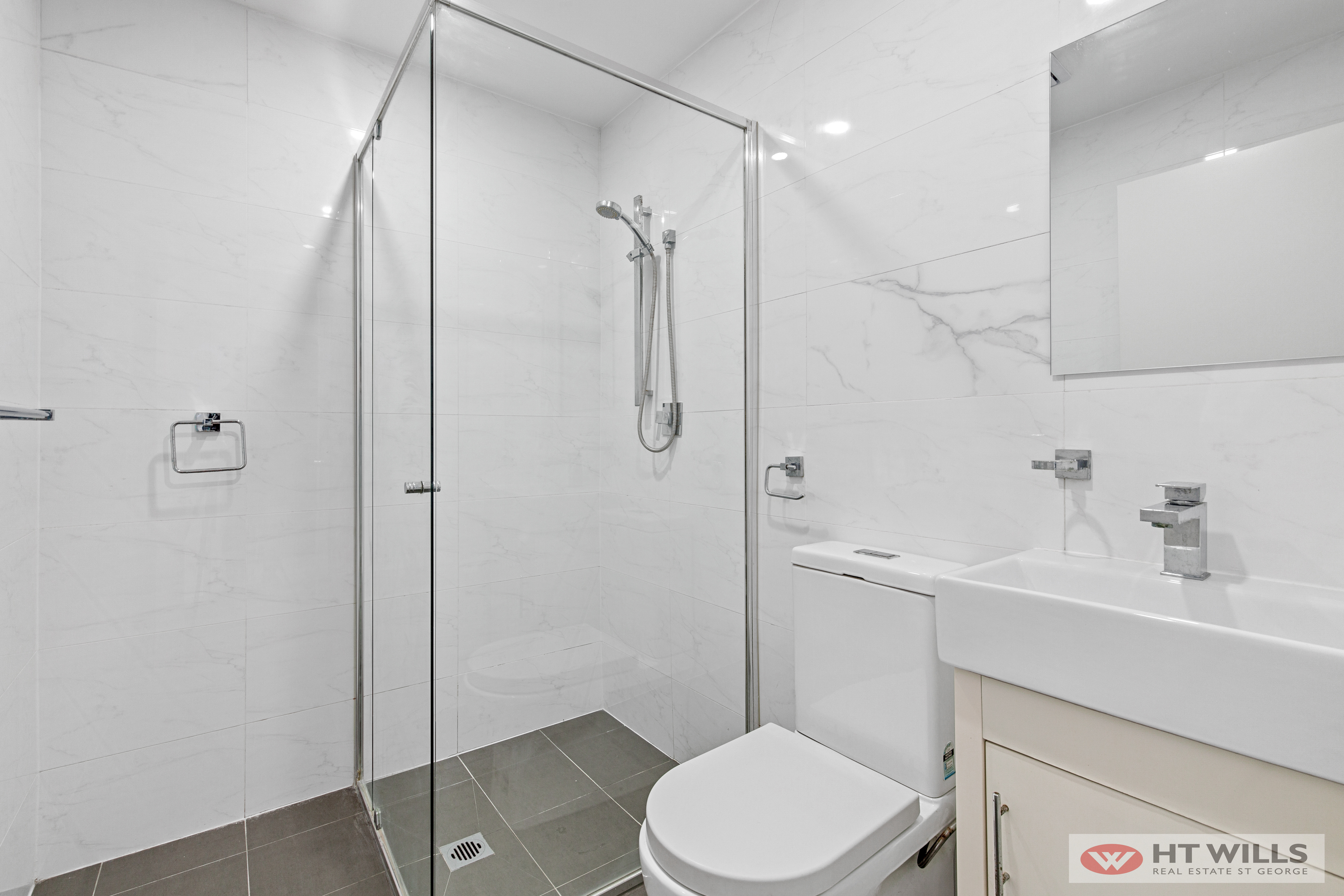 Image: SOLD BY NIKITA RESKAKIS