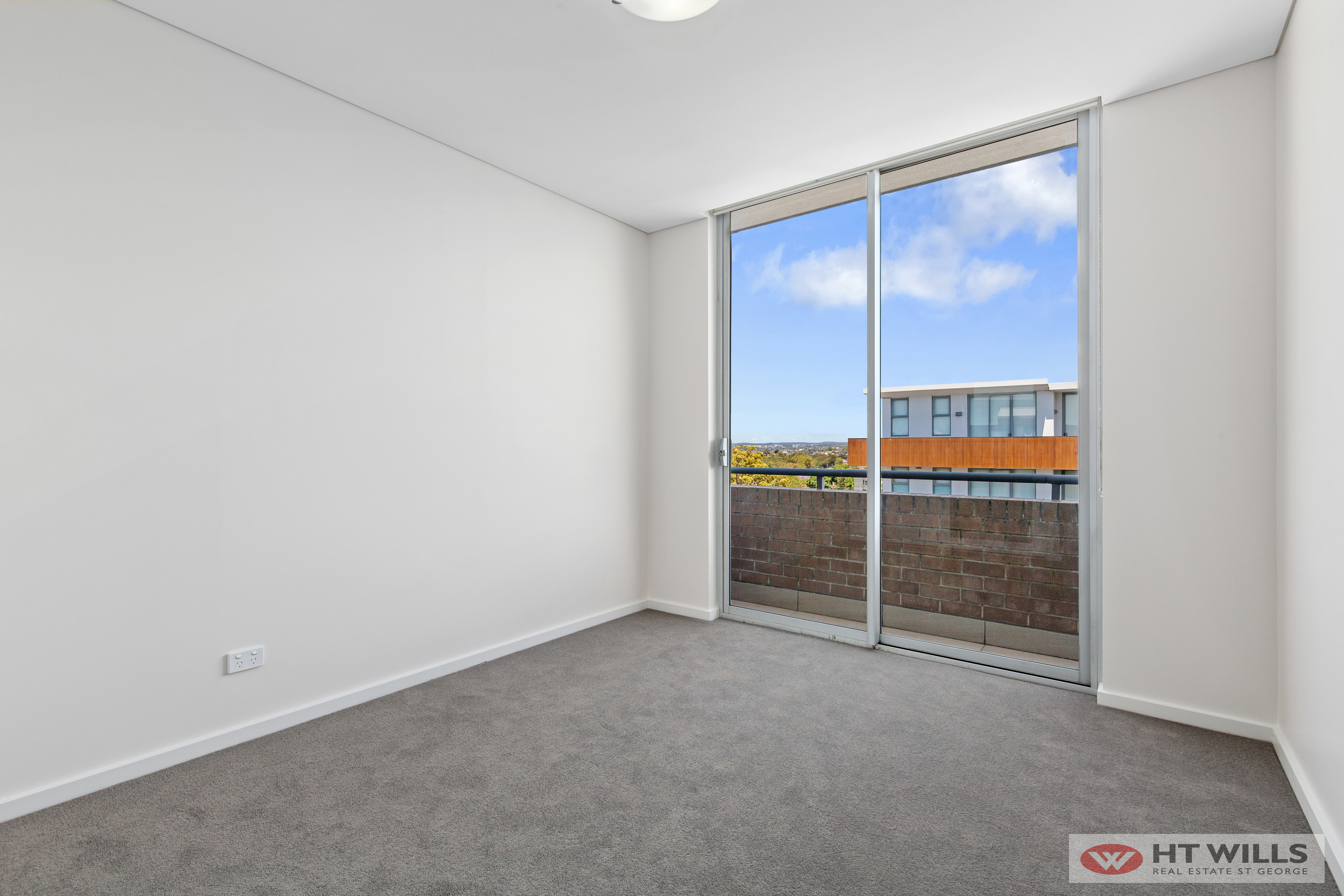 Image: SOLD BY NIKITA RESKAKIS