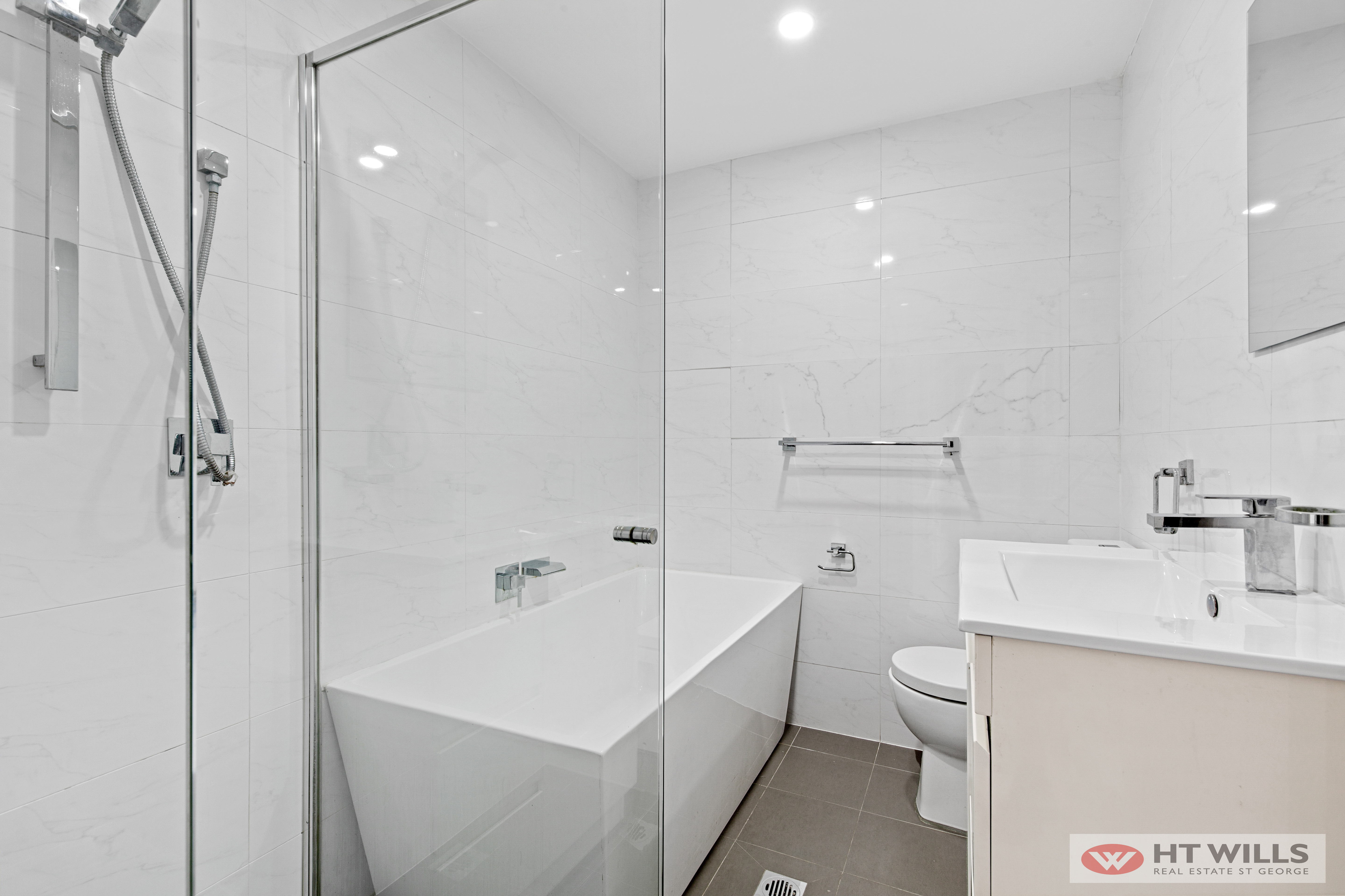 Image: SOLD BY NIKITA RESKAKIS
