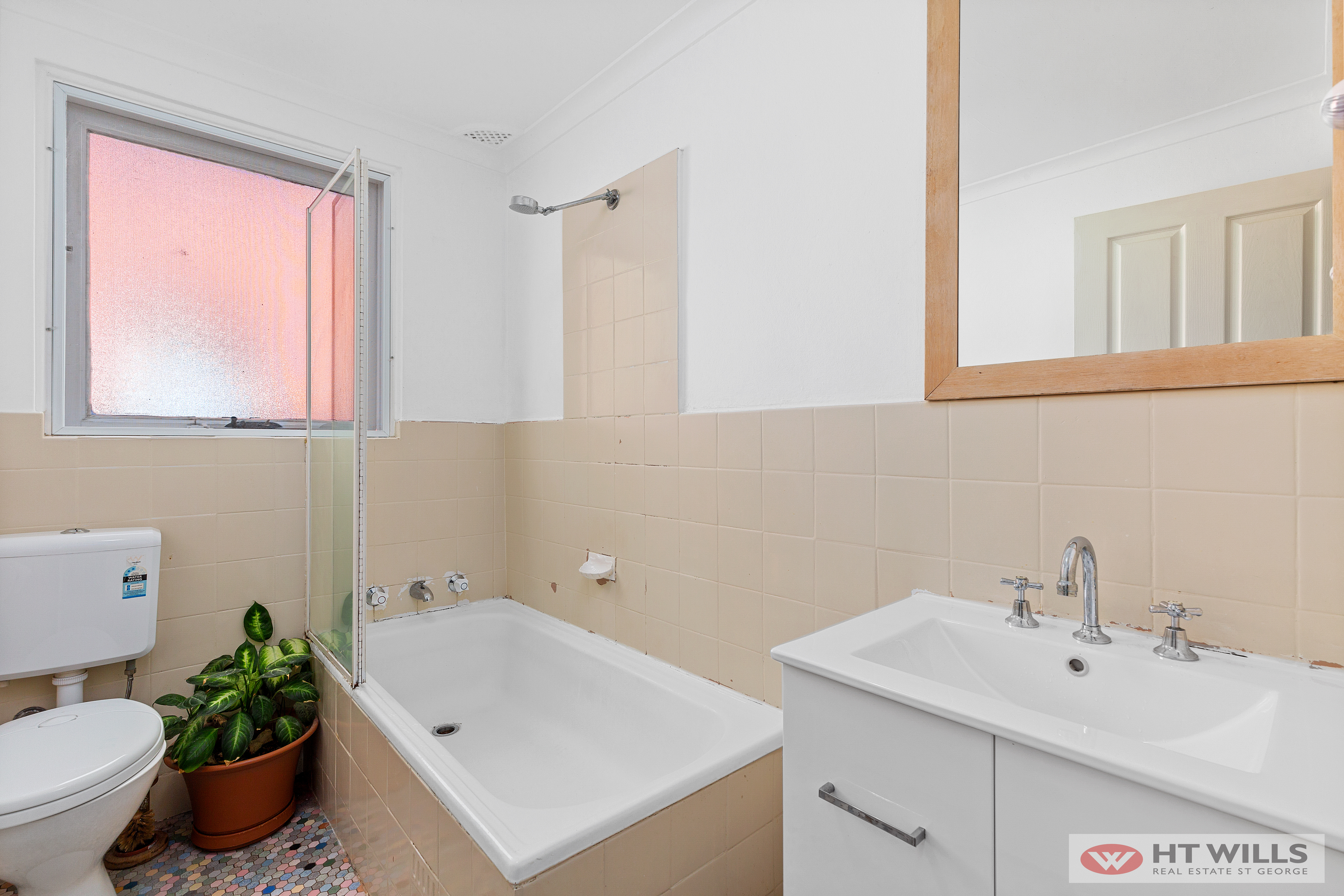 Image: Amazing Two Bedroom unit with a private courtyard