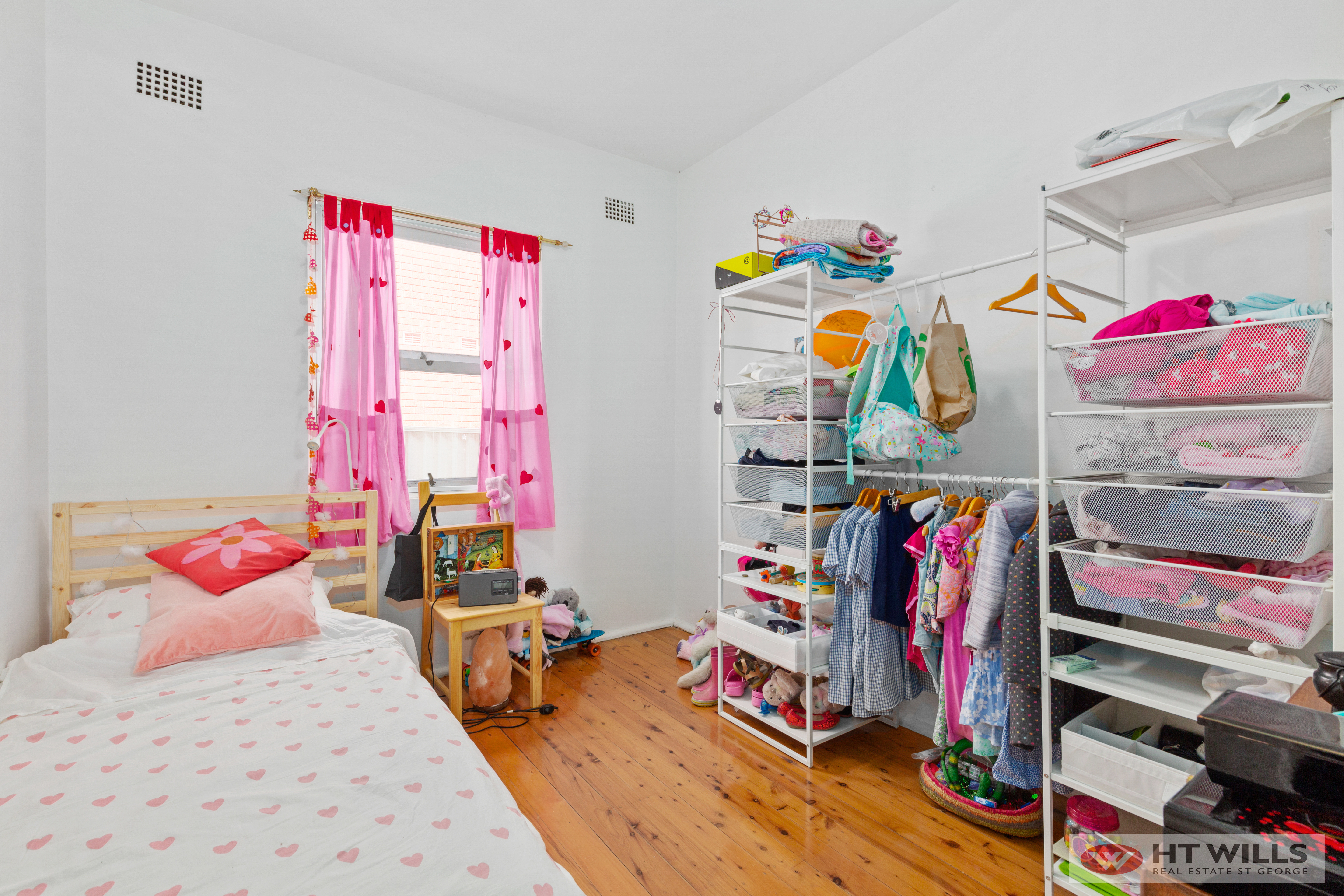 Image: Amazing Two Bedroom unit with a private courtyard