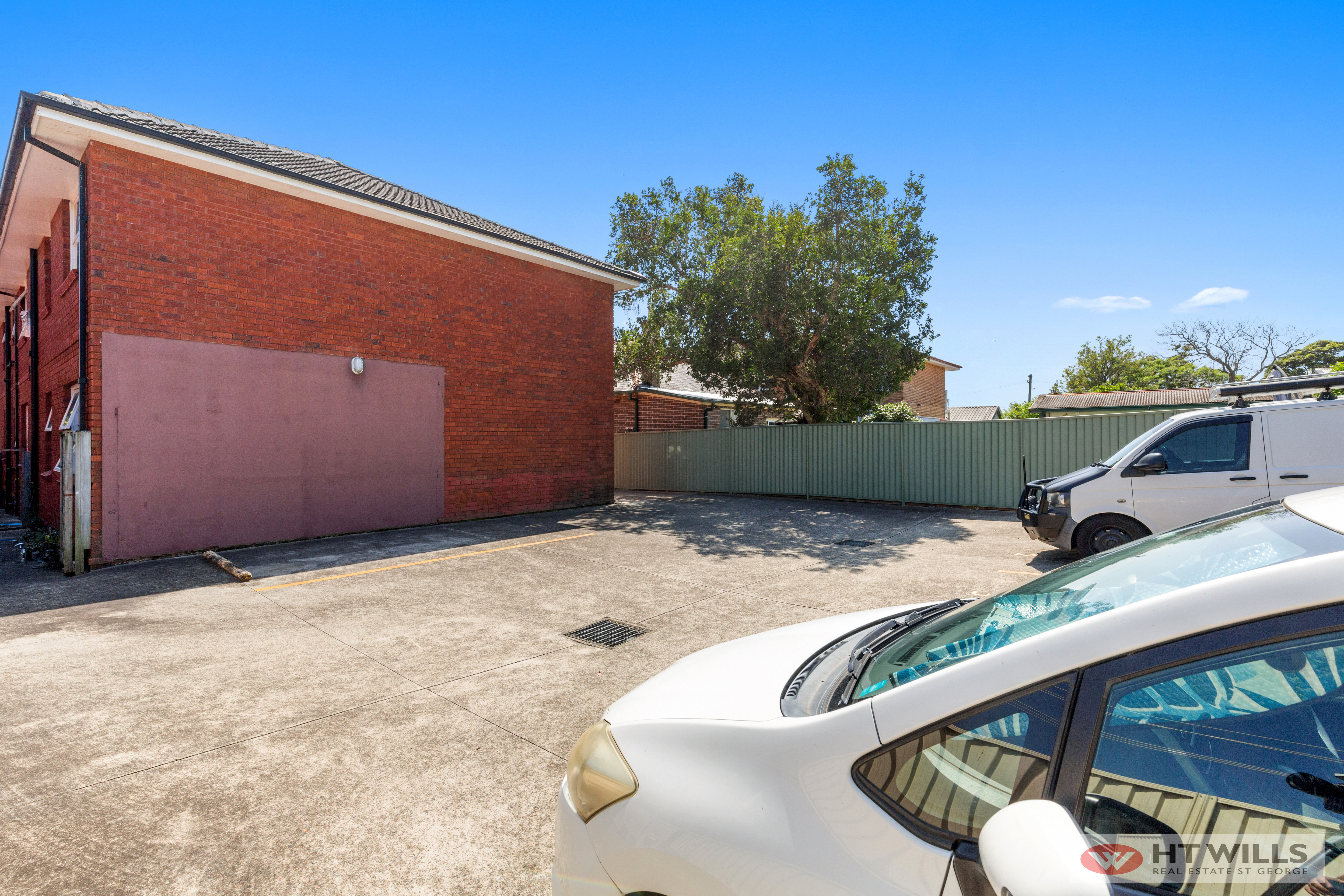 Image: Amazing Two Bedroom unit with a private courtyard