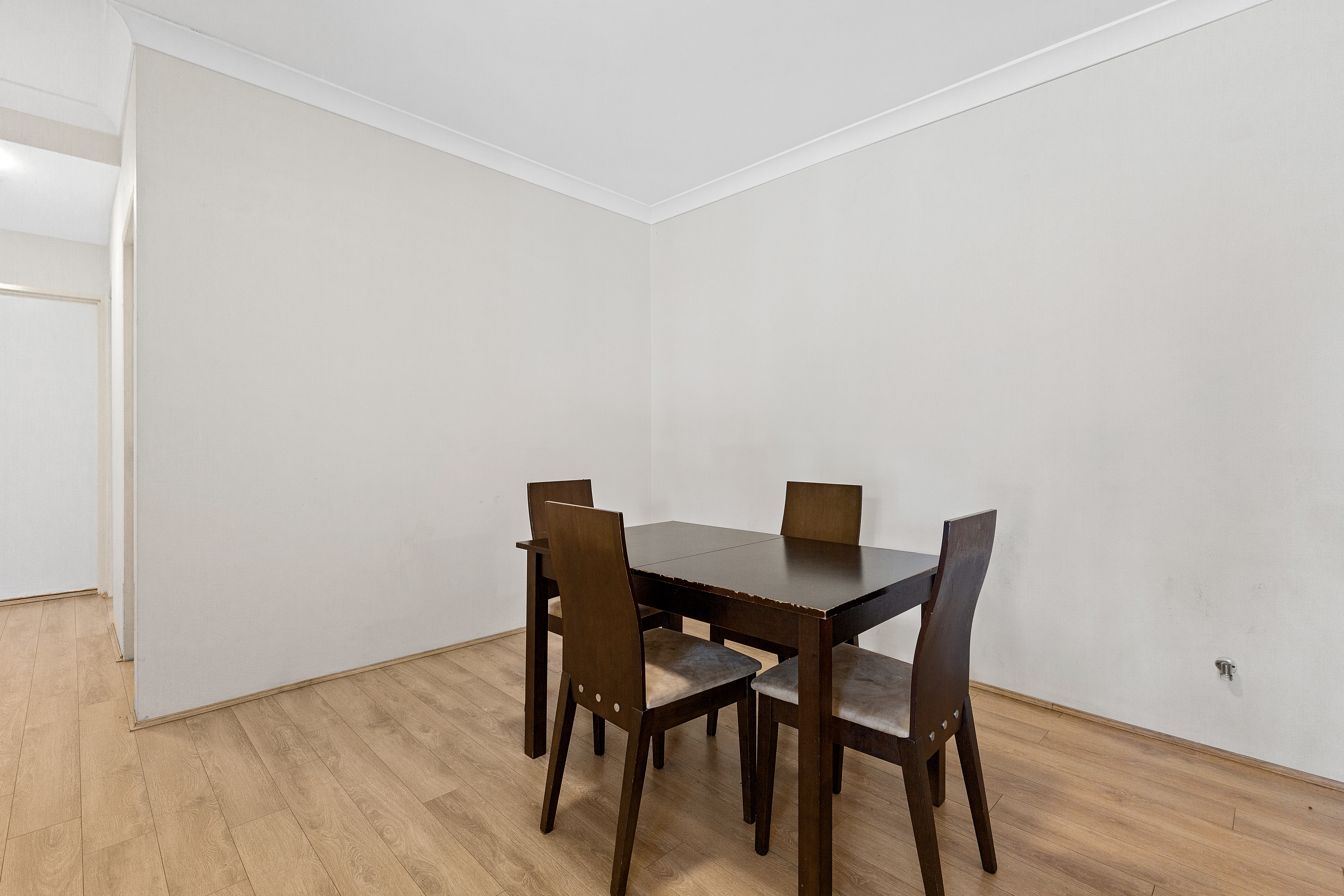 Image: Beautifully updated Apartment In A Sought After Location