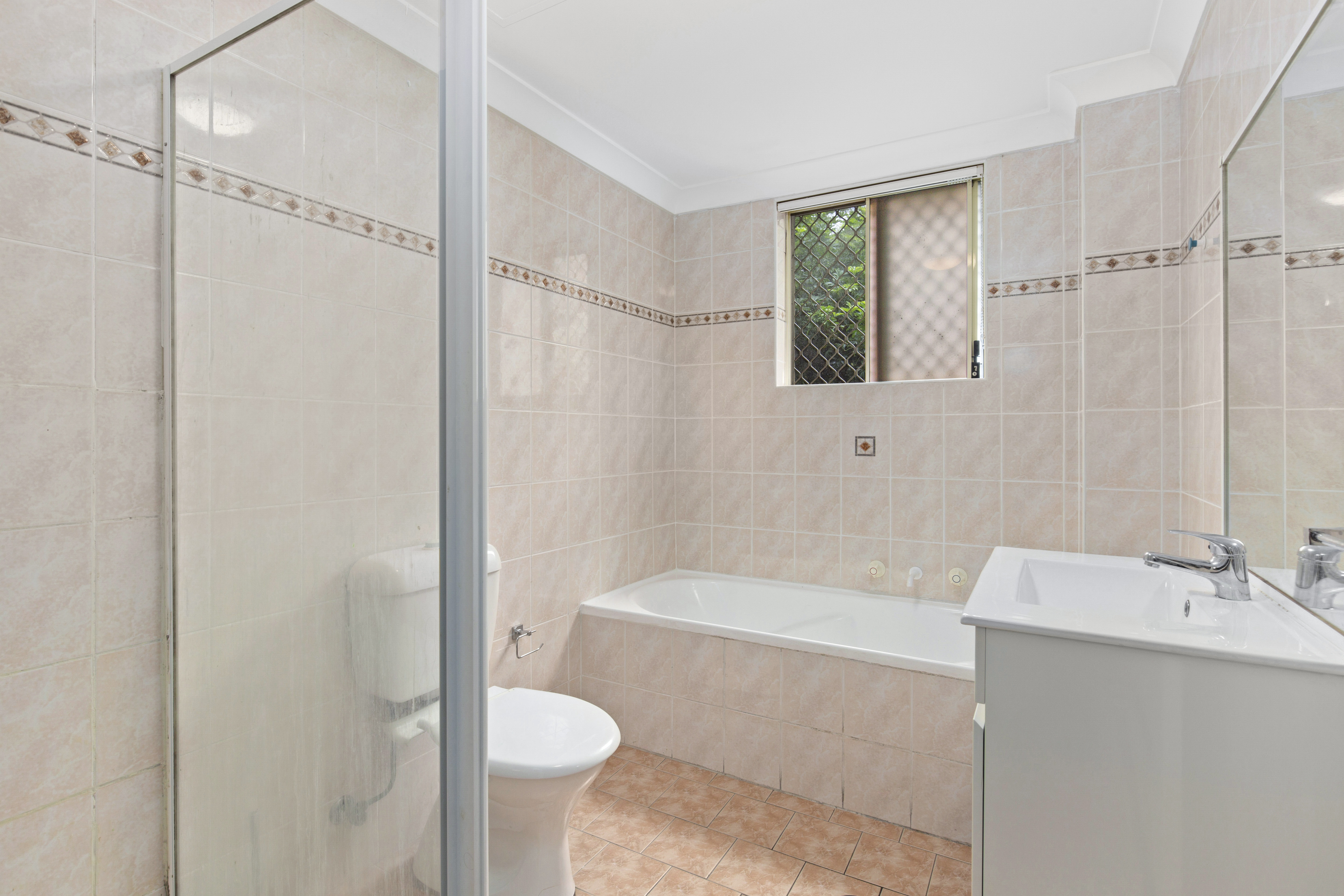 Image: Beautifully updated Apartment In A Sought After Location