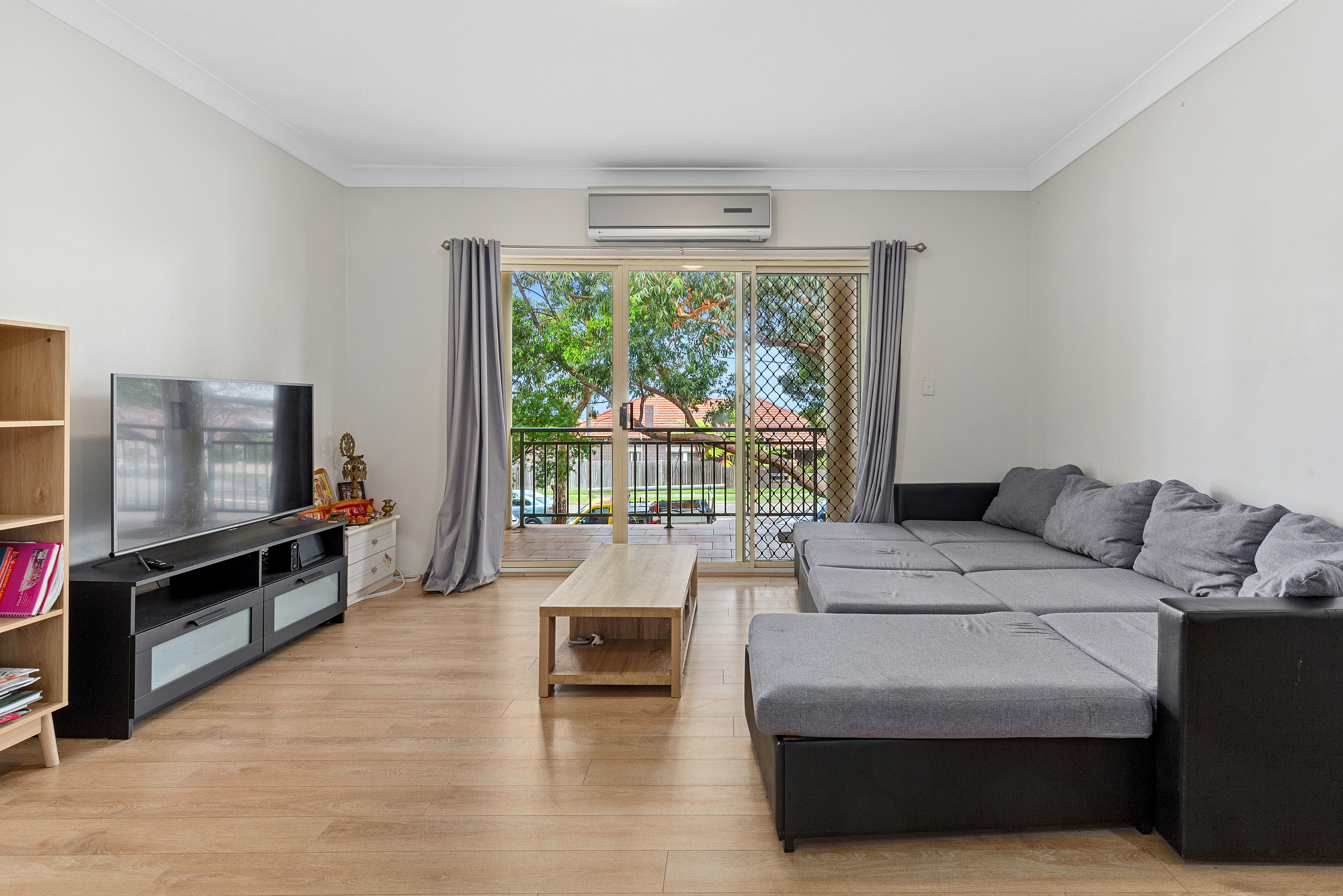Image: Beautifully updated Apartment In A Sought After Location