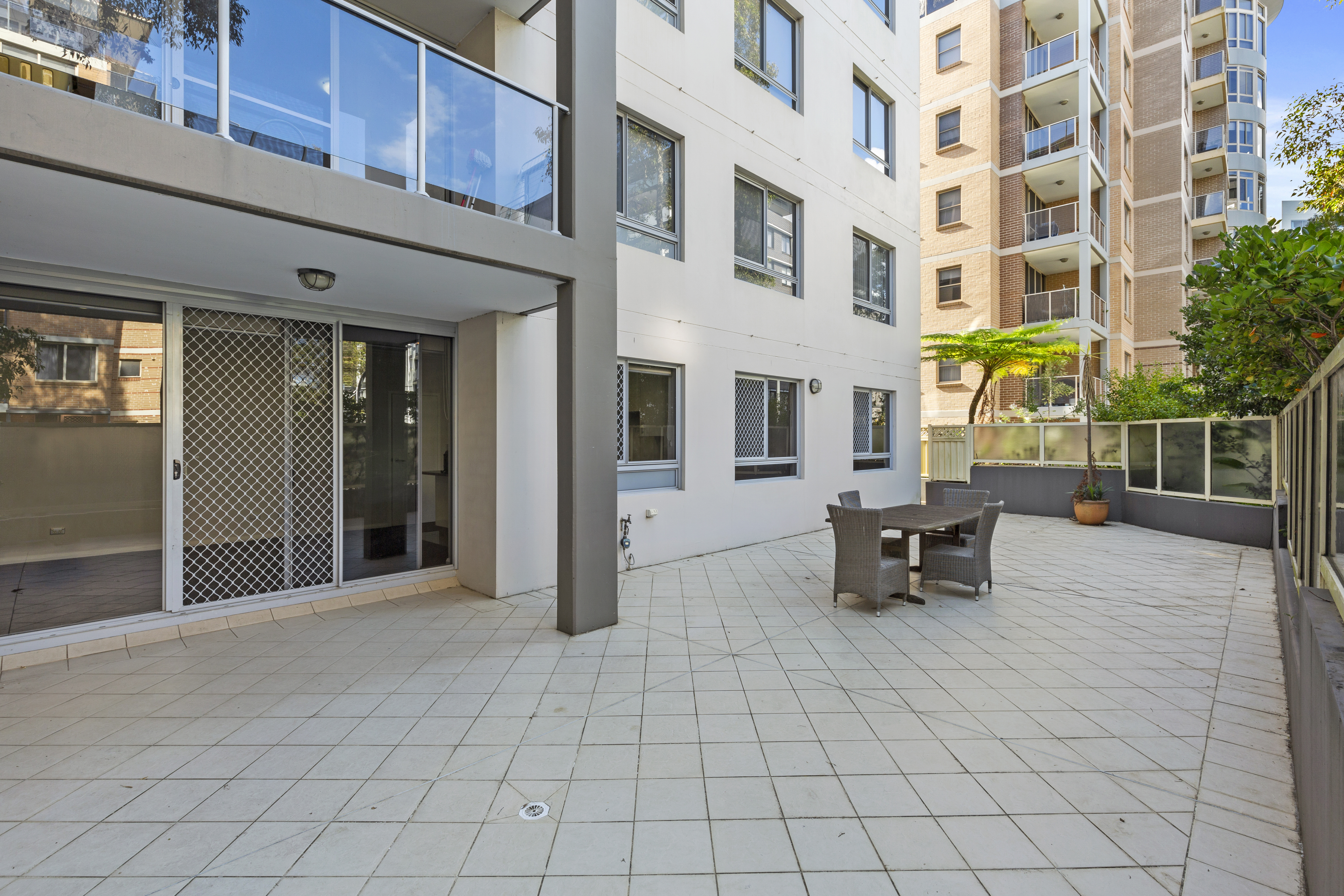 Image: Fantastic Ground Floor Apartment with a Private Courtyard