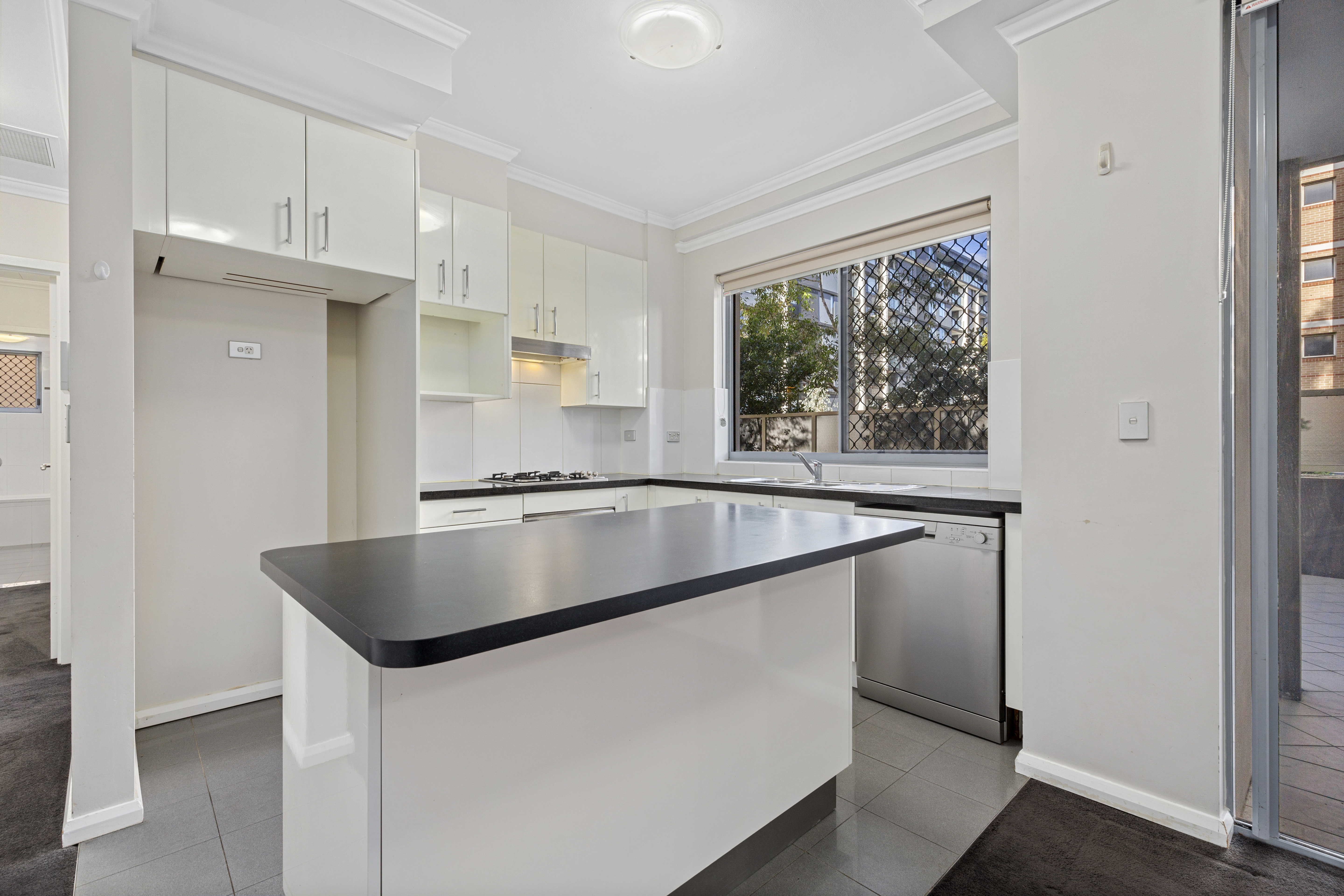 Image: Fantastic Ground Floor Apartment with a Private Courtyard