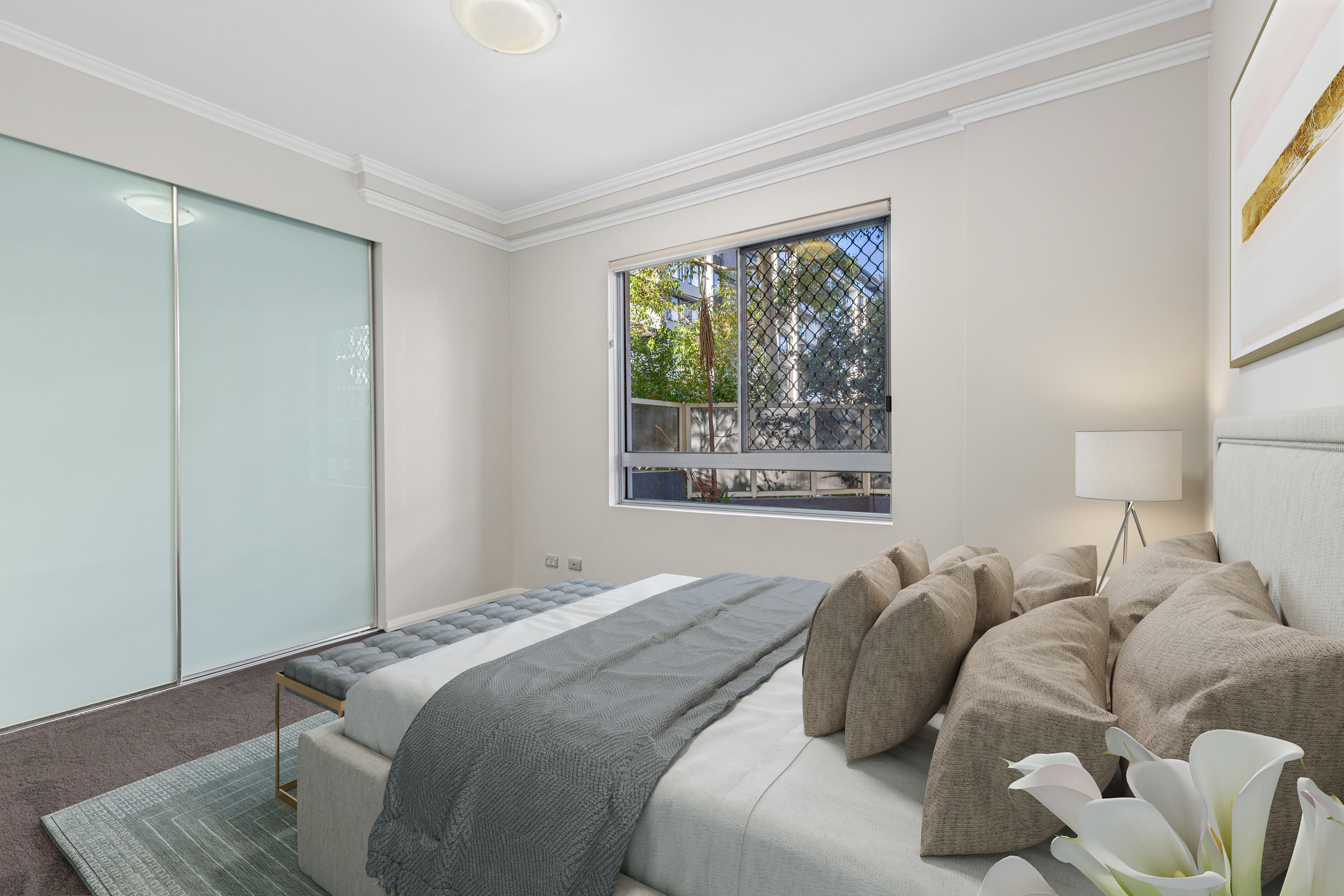 Image: Fantastic Ground Floor Apartment with a Private Courtyard