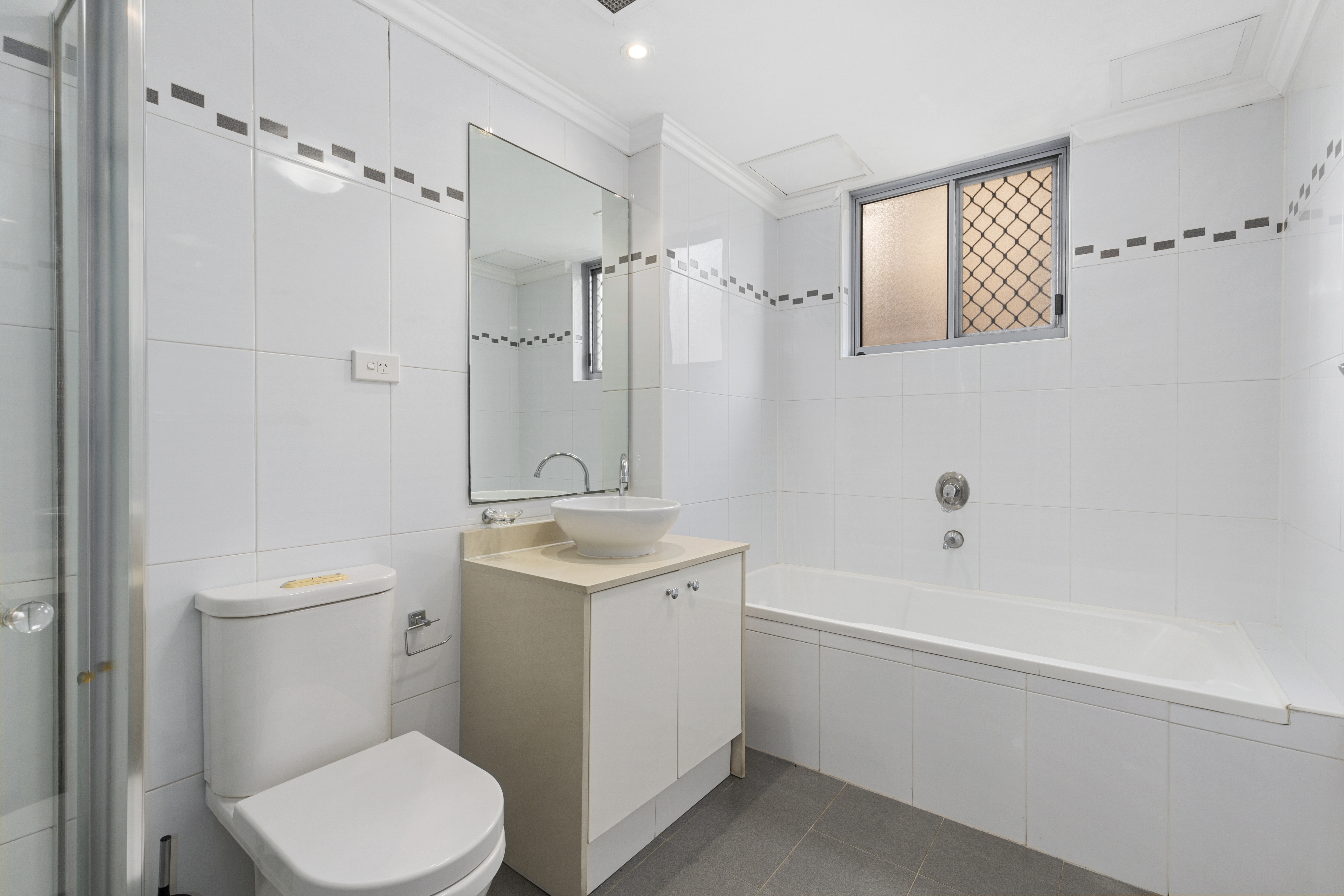 Image: Fantastic Ground Floor Apartment with a Private Courtyard