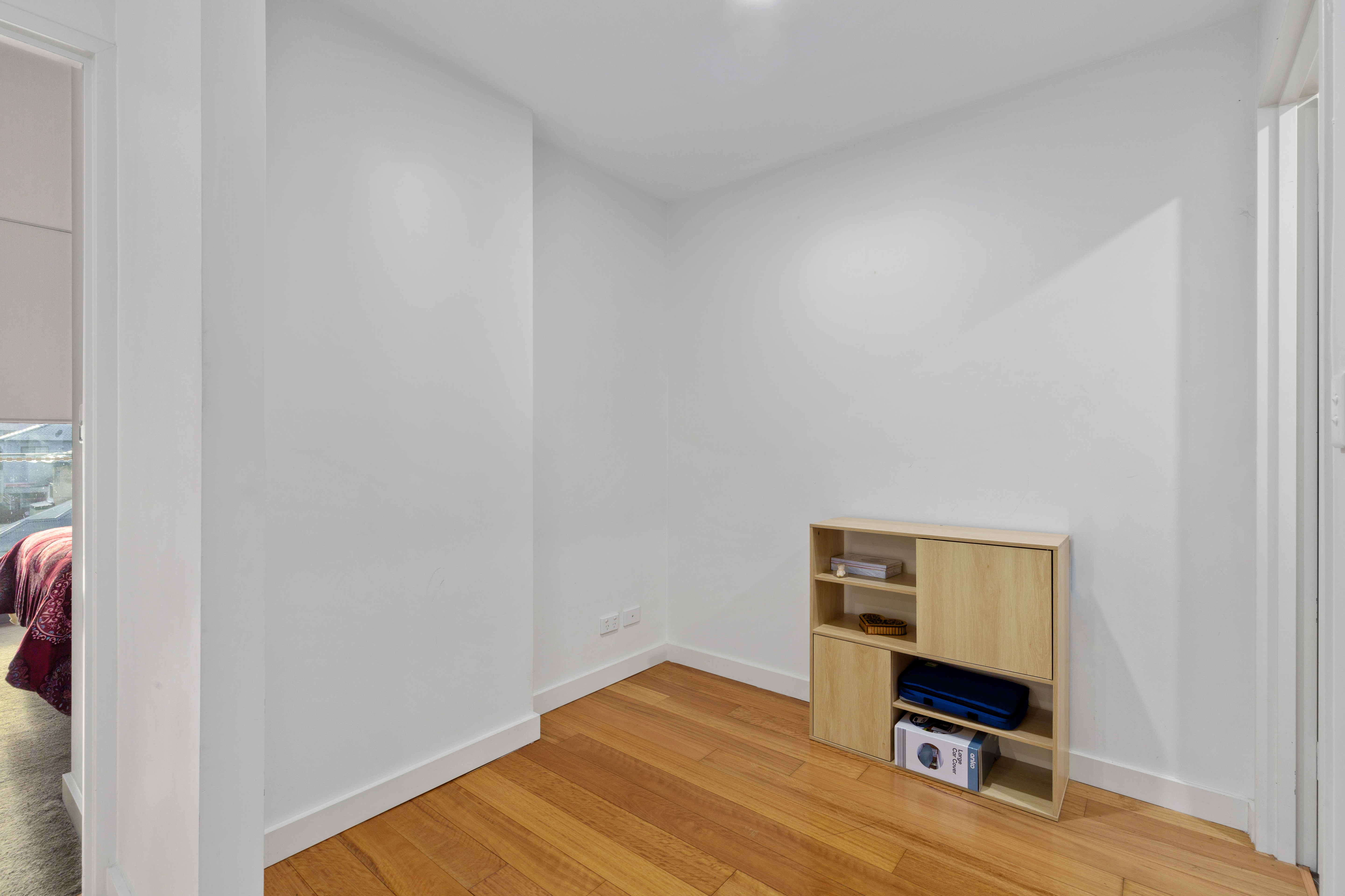 Image: Modern One Bedroom Apartment with Study Area