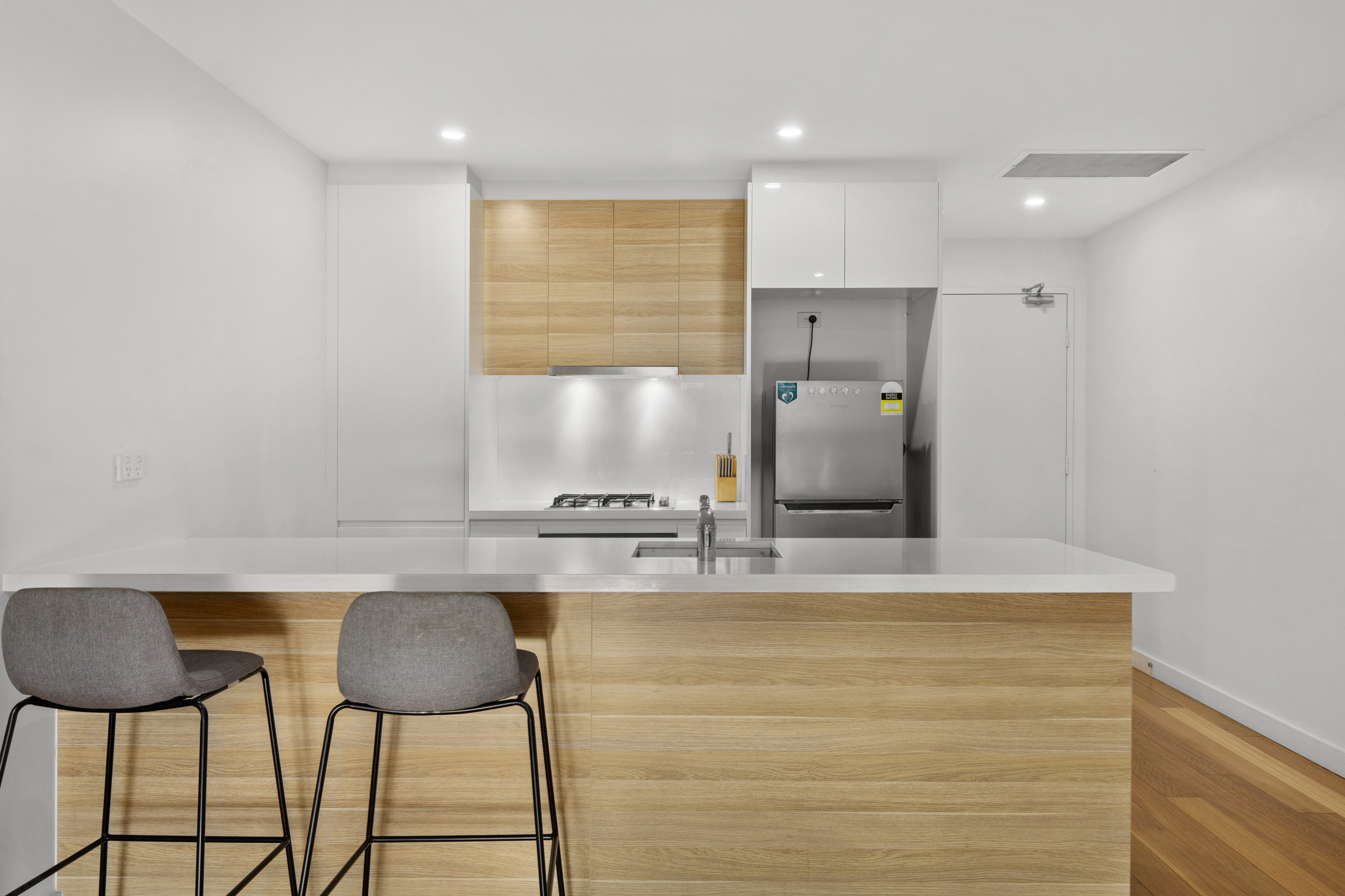 Image: Modern One Bedroom Apartment with Study Area