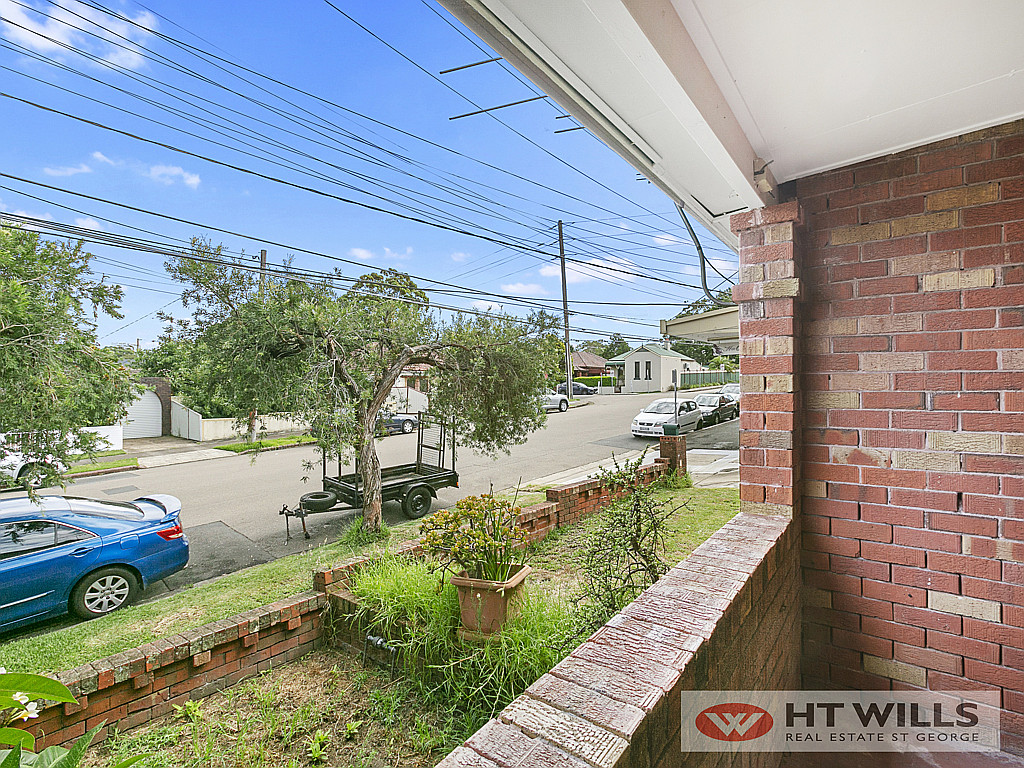 Image: Double Brick semi attached house only $859,000. Why buy a Unit?