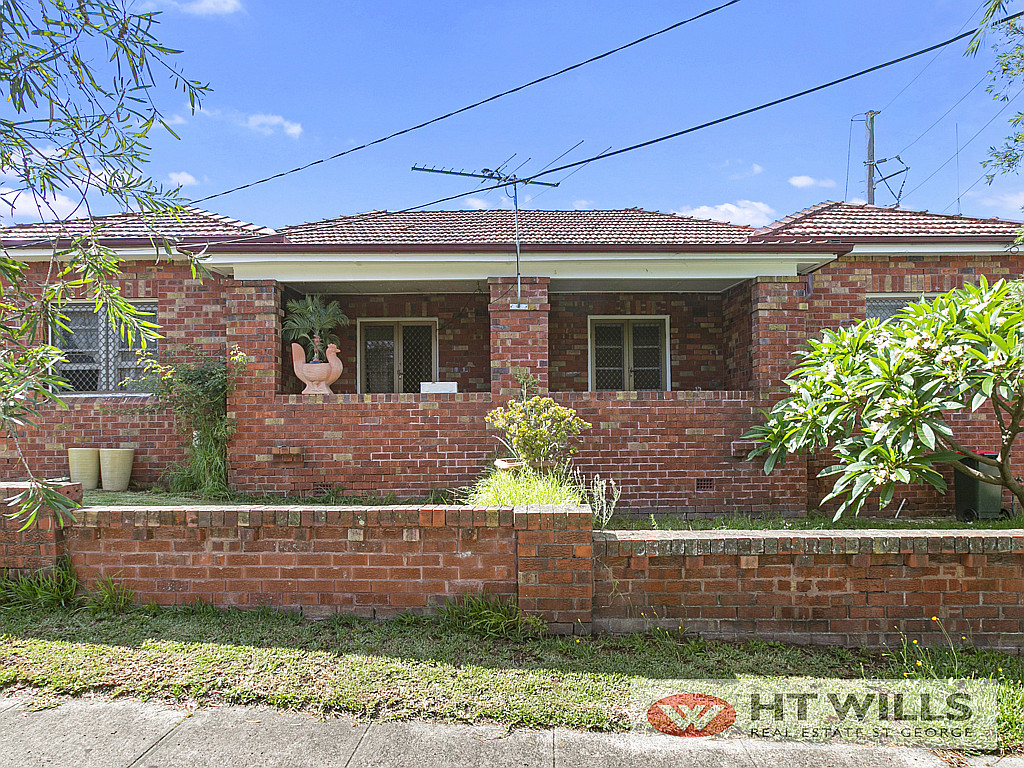 Image: Double Brick semi attached house only $859,000. Why buy a Unit?