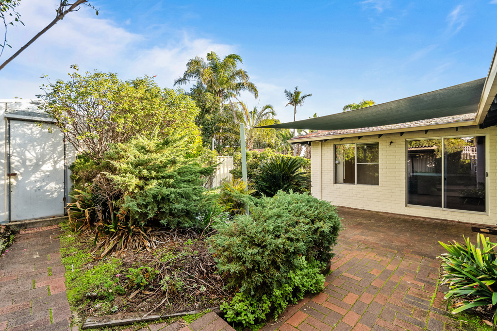 4x2 House for  at COMO