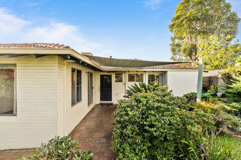 4x2 House for  at COMO
