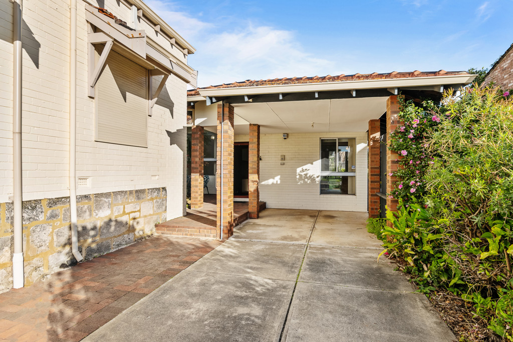 4x2 House for  at COMO