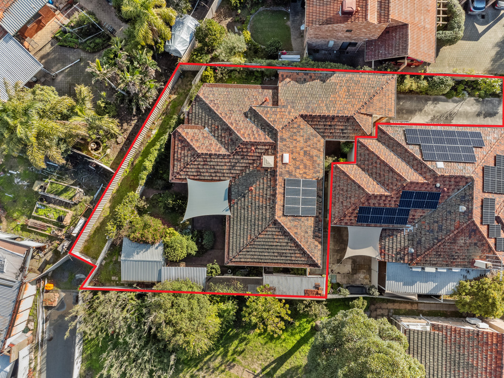 4x2 House for  at COMO