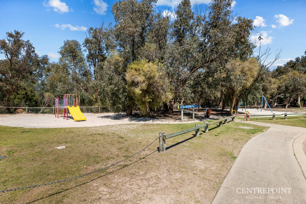 3x2 House for  at KENWICK