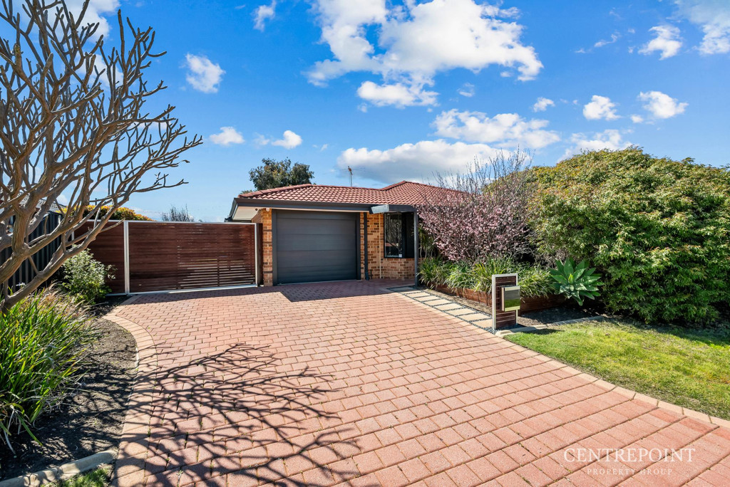 3x2 House for  at KENWICK