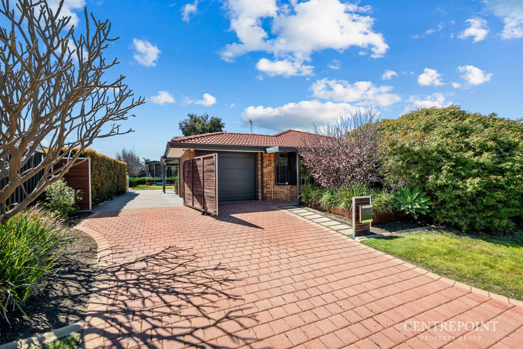 3x2 House for  at KENWICK