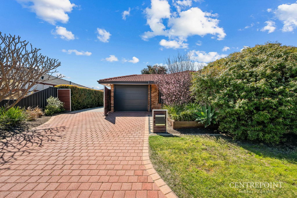 3x2 House for  at KENWICK