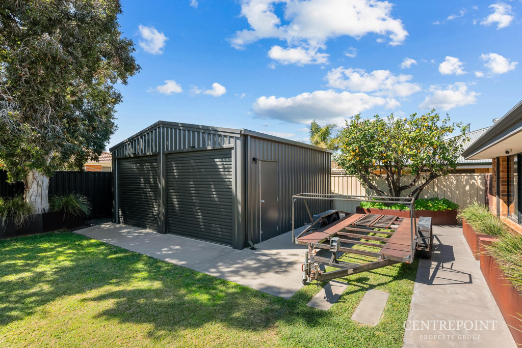 3x2 House for  at KENWICK