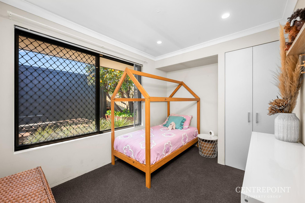 3x2 House for  at KENWICK