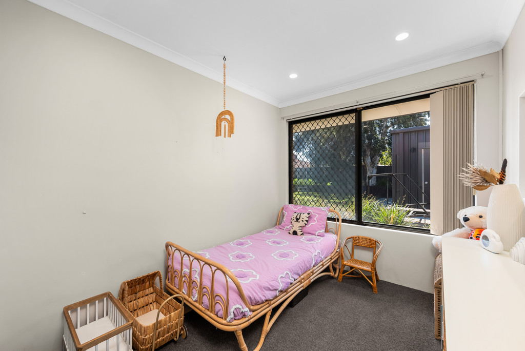 3x2 House for  at KENWICK