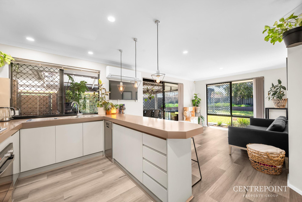 3x2 House for  at KENWICK