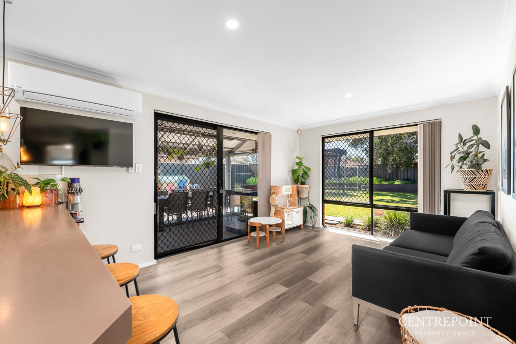 3x2 House for  at KENWICK