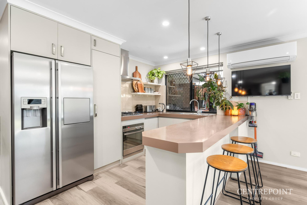 3x2 House for  at KENWICK