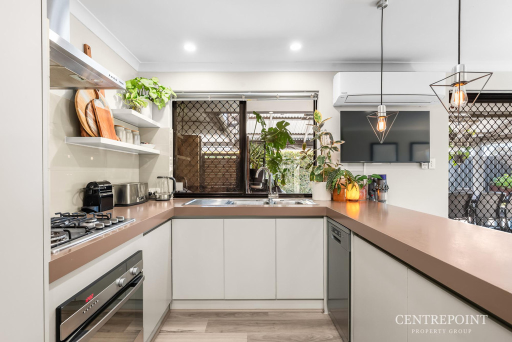 3x2 House for  at KENWICK