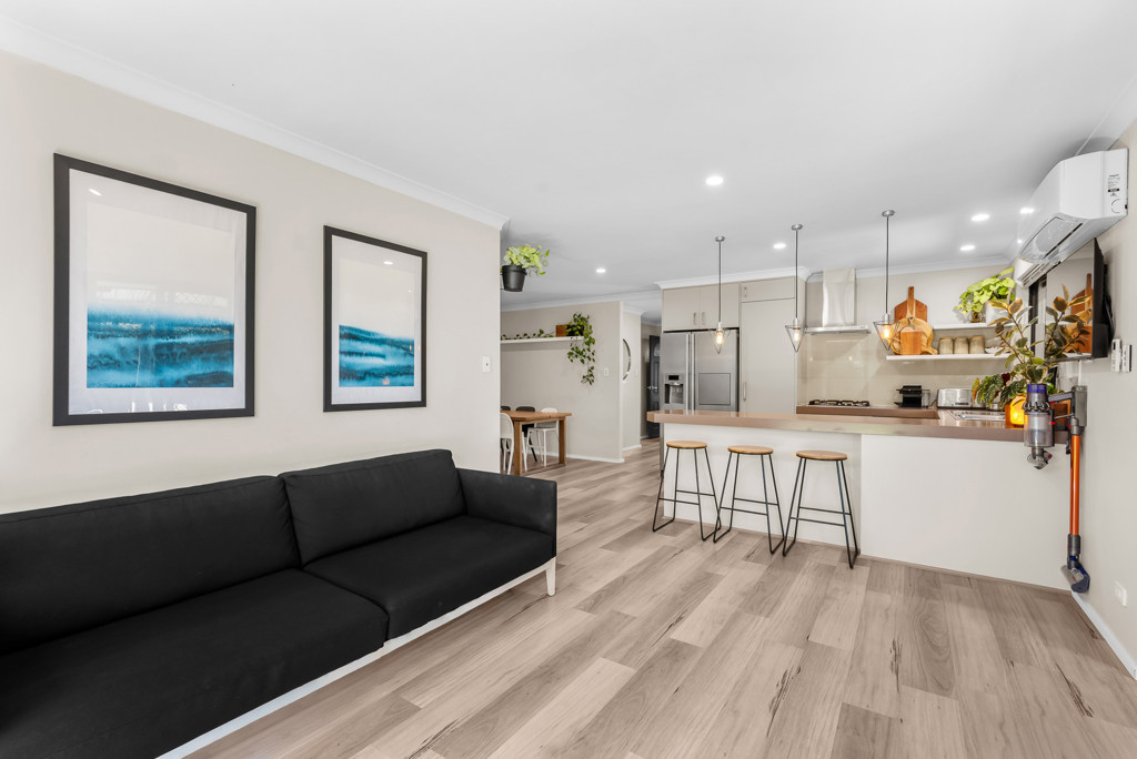 3x2 House for  at KENWICK